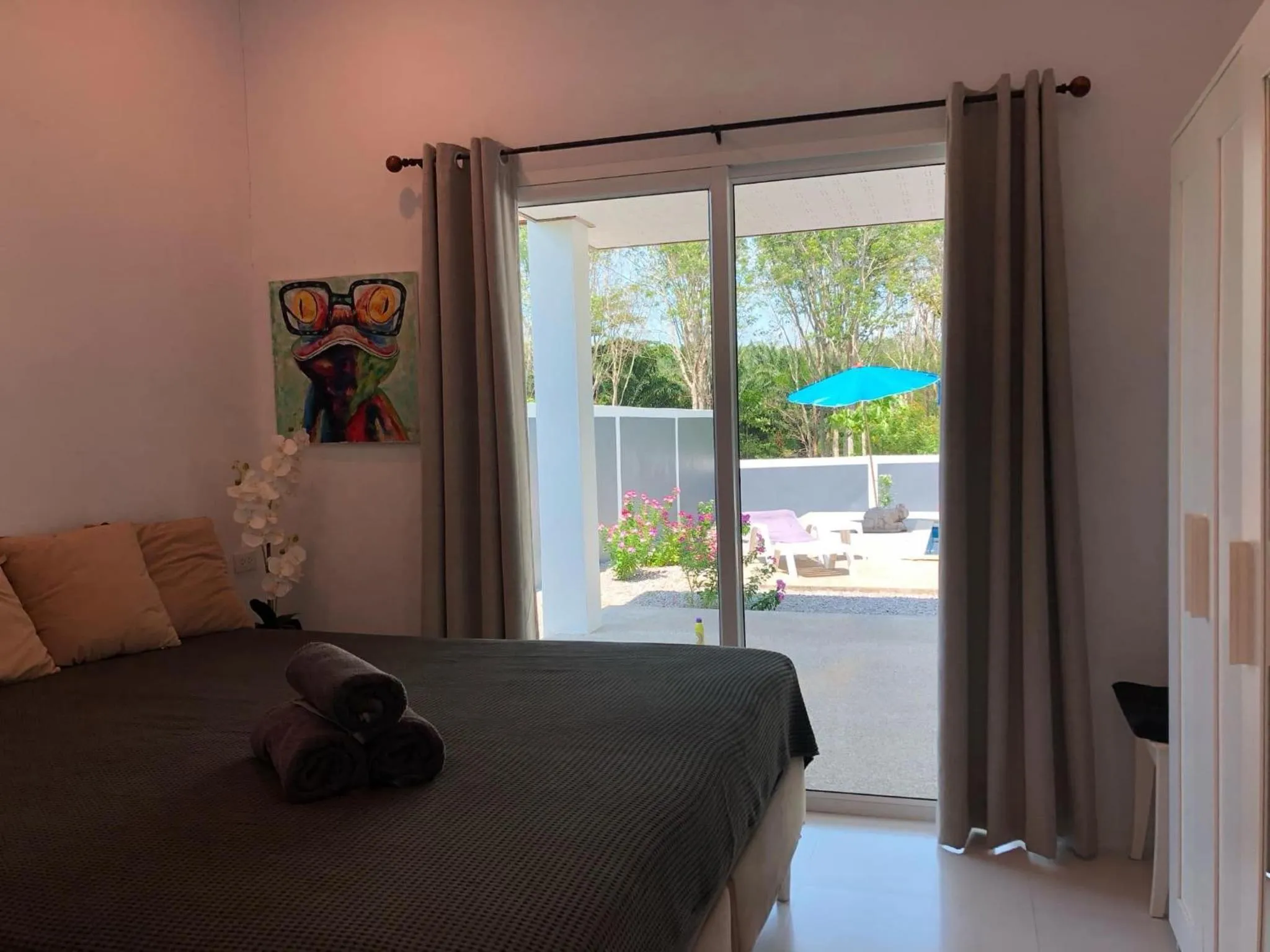 Bed in Pinky Bungalow Resort & Villa - SHA Extra Plus