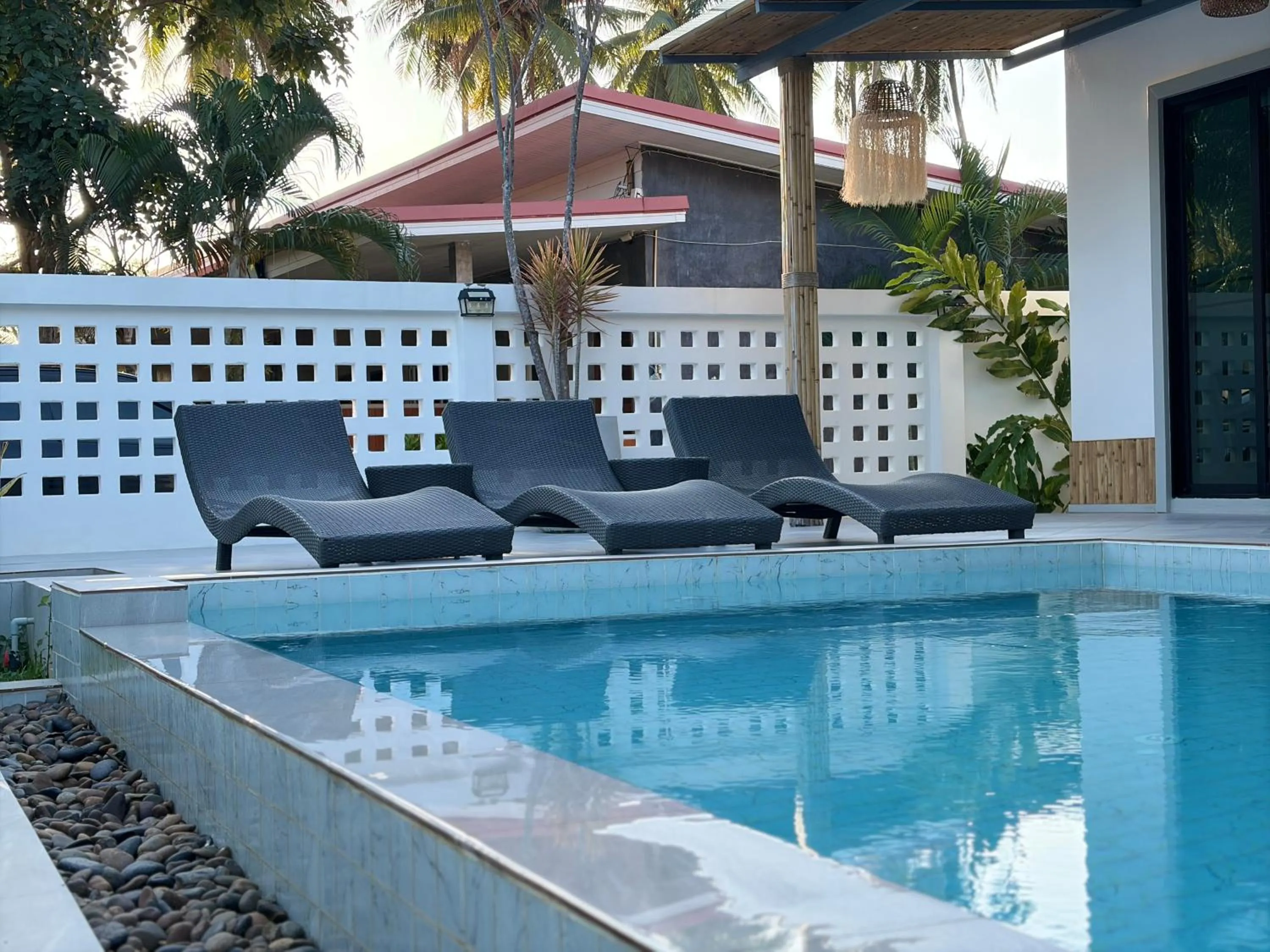 Pinky Bungalows Resort & Villa