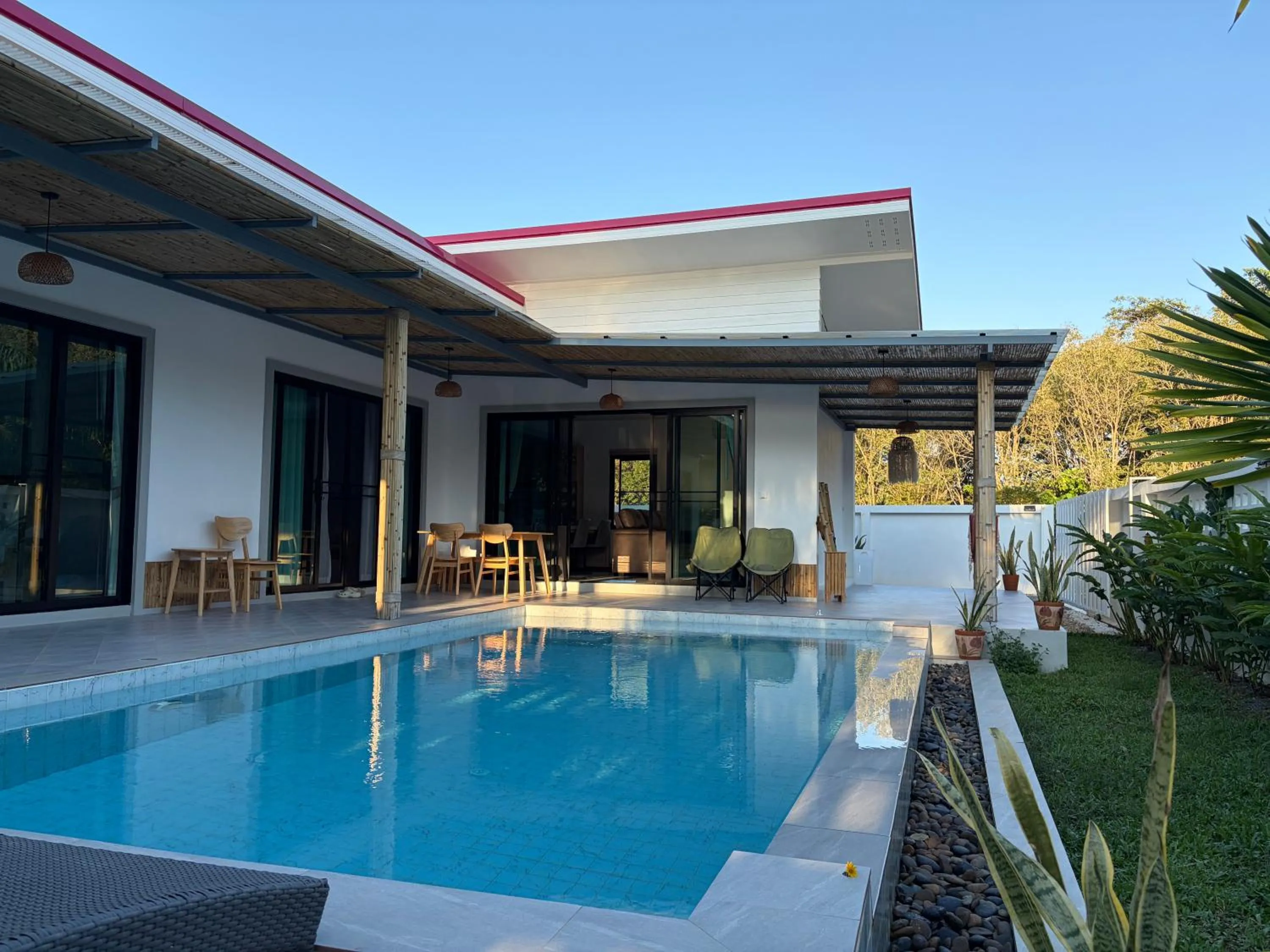 Pinky Bungalows Resort & Villa