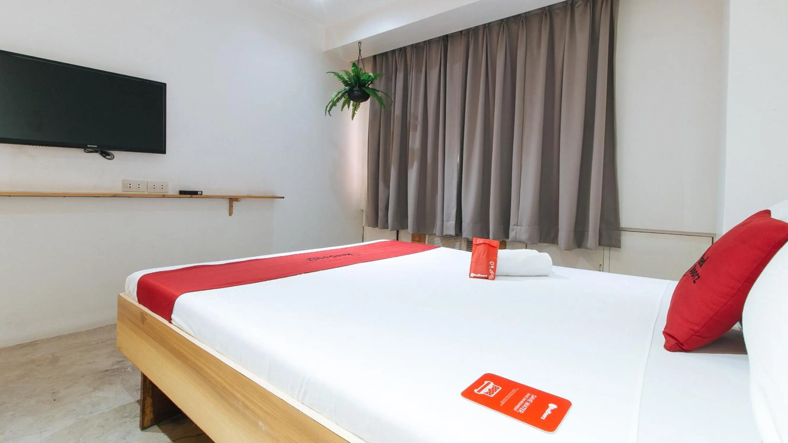 Bed in RedDoorz Plus at Boni Avenue Mandaluyong