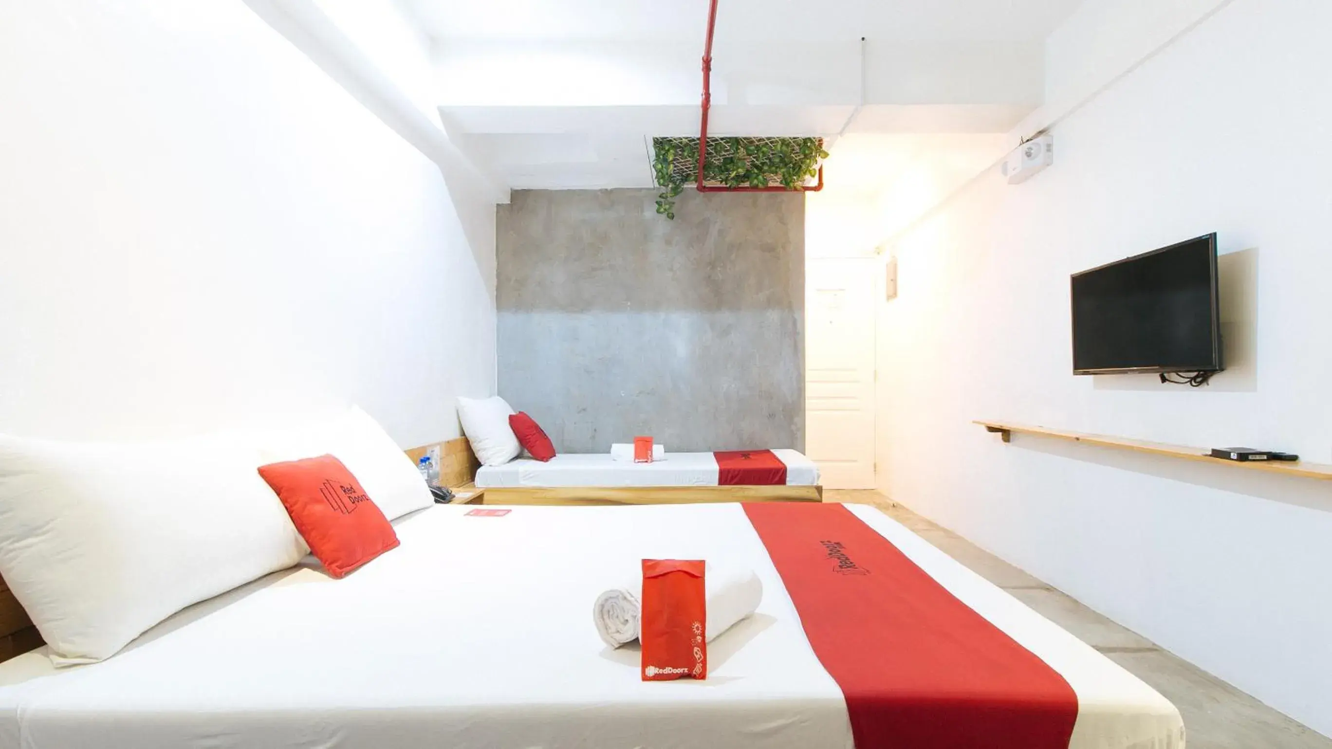 Bed in RedDoorz Plus at Boni Avenue Mandaluyong Bed in RedDoorz Plus at Boni Avenue Mandaluyong