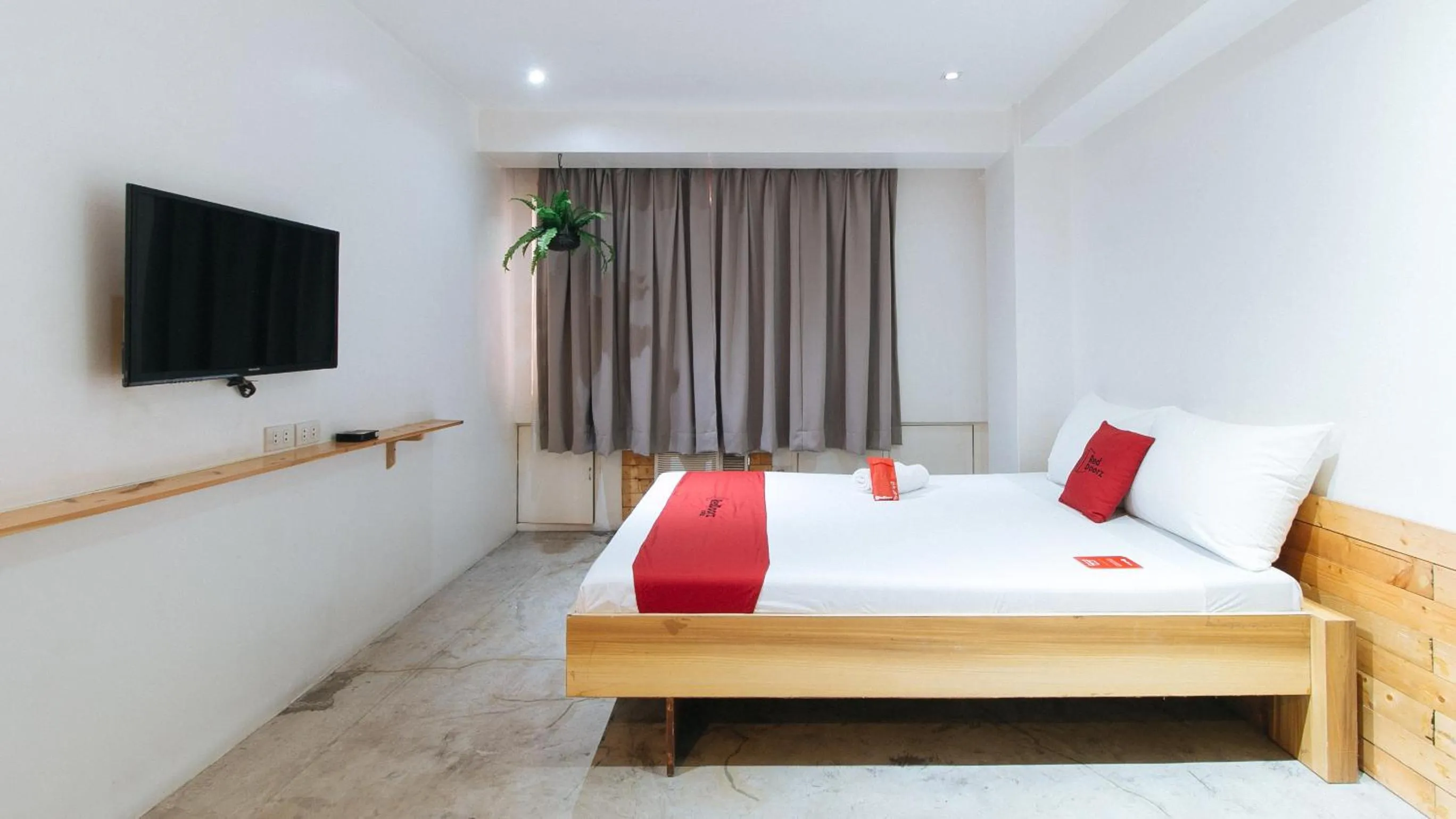 Bed in RedDoorz Plus at Boni Avenue Mandaluyong