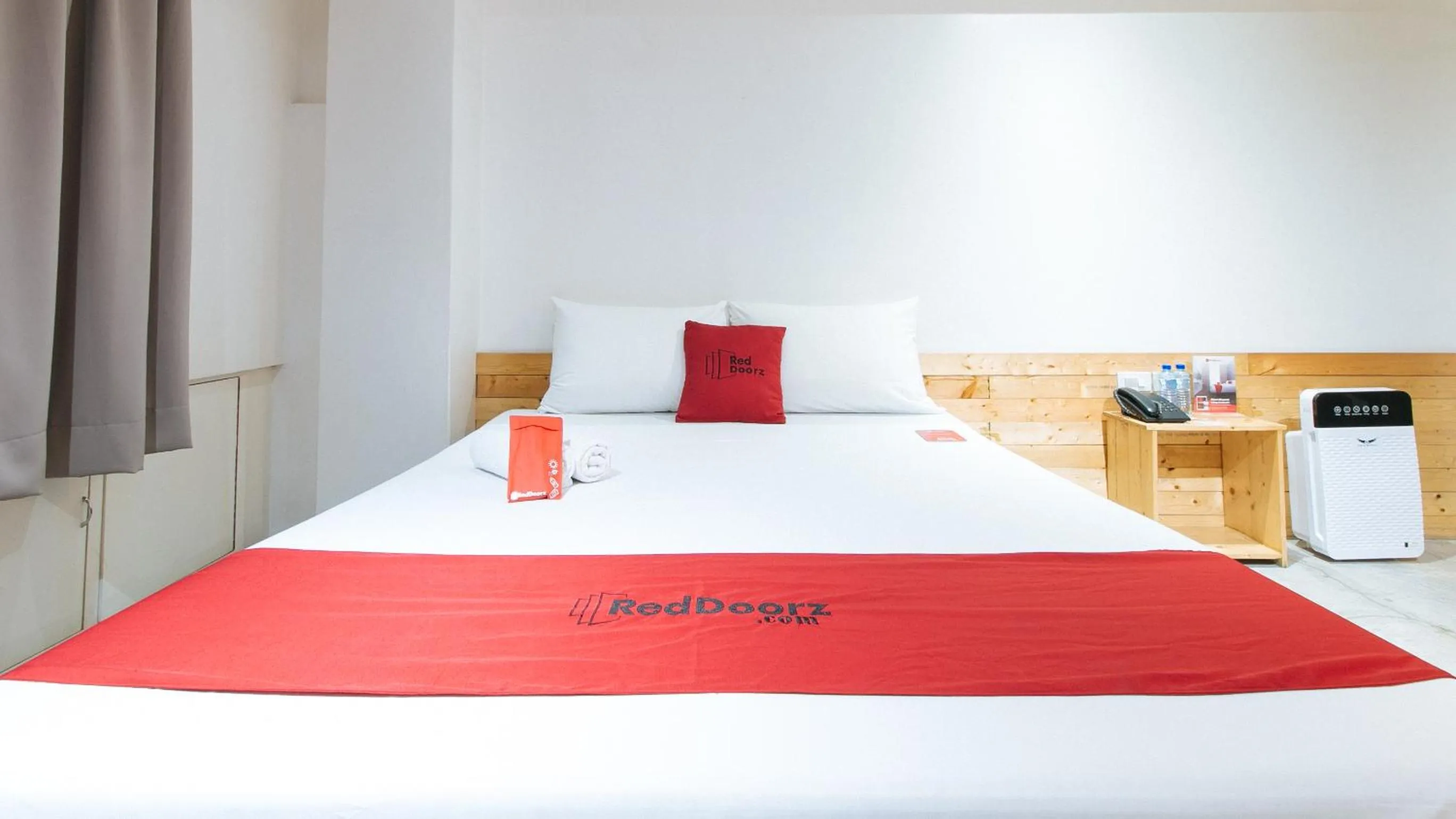 Bed in RedDoorz Plus at Boni Avenue Mandaluyong