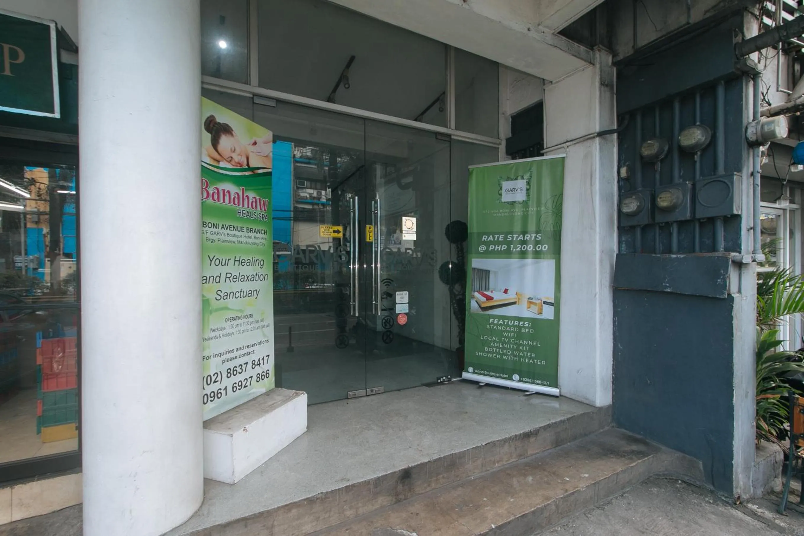 Facade/entrance in RedDoorz Plus at Boni Avenue Mandaluyong