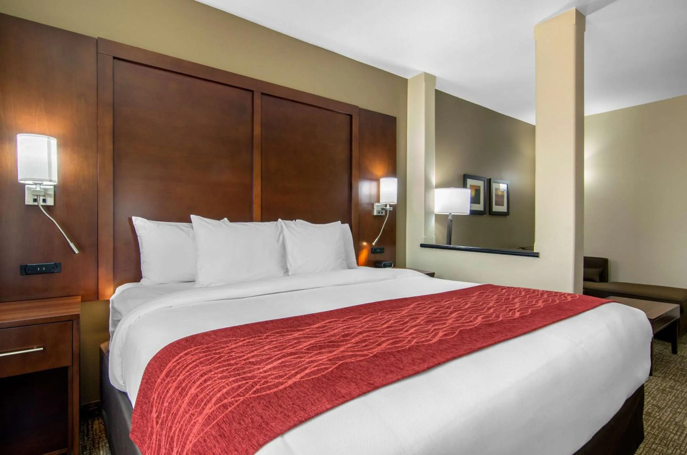 Bedroom, Bed in Comfort Inn & Suites Shawnee - Kansas City