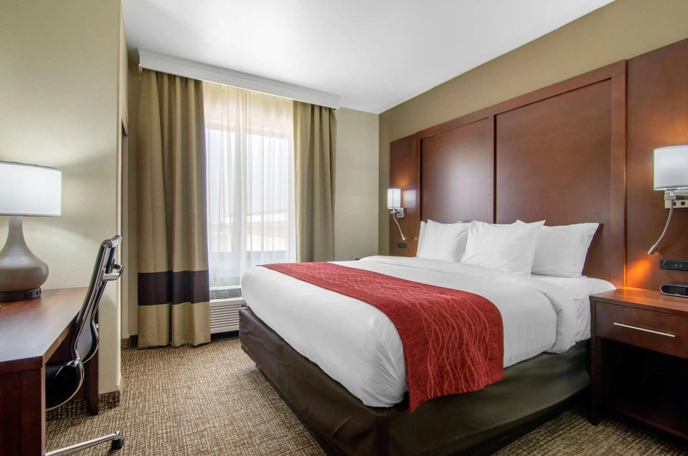 Bedroom, Bed in Comfort Inn & Suites Shawnee - Kansas City