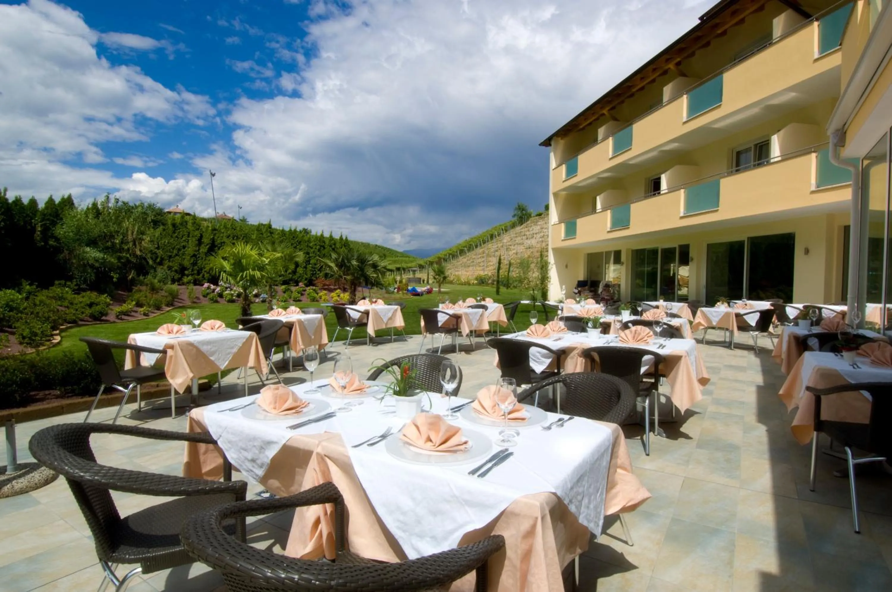 Restaurant/places to eat in Hotel Weingarten