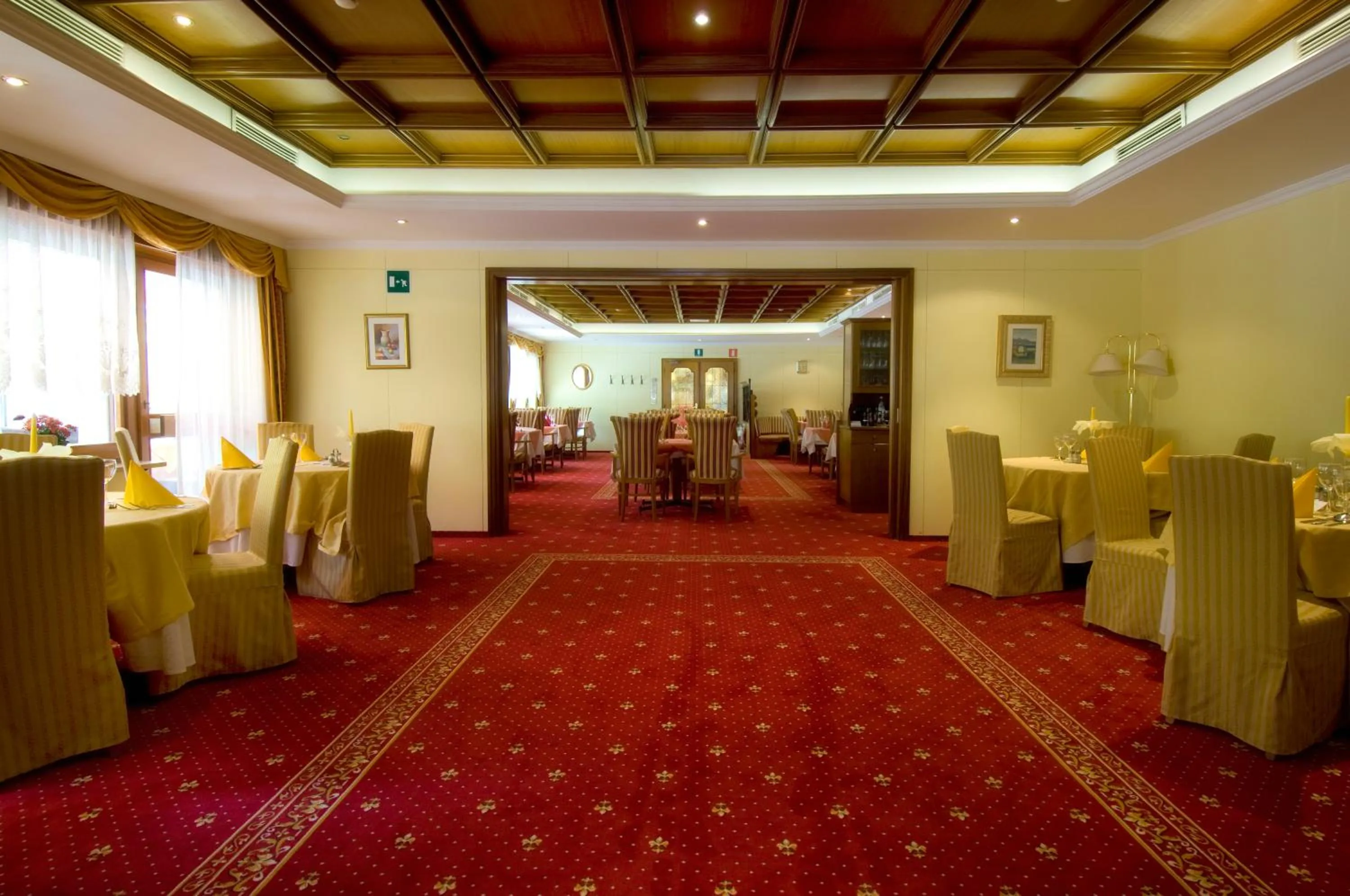 Restaurant/places to eat in Hotel Weingarten