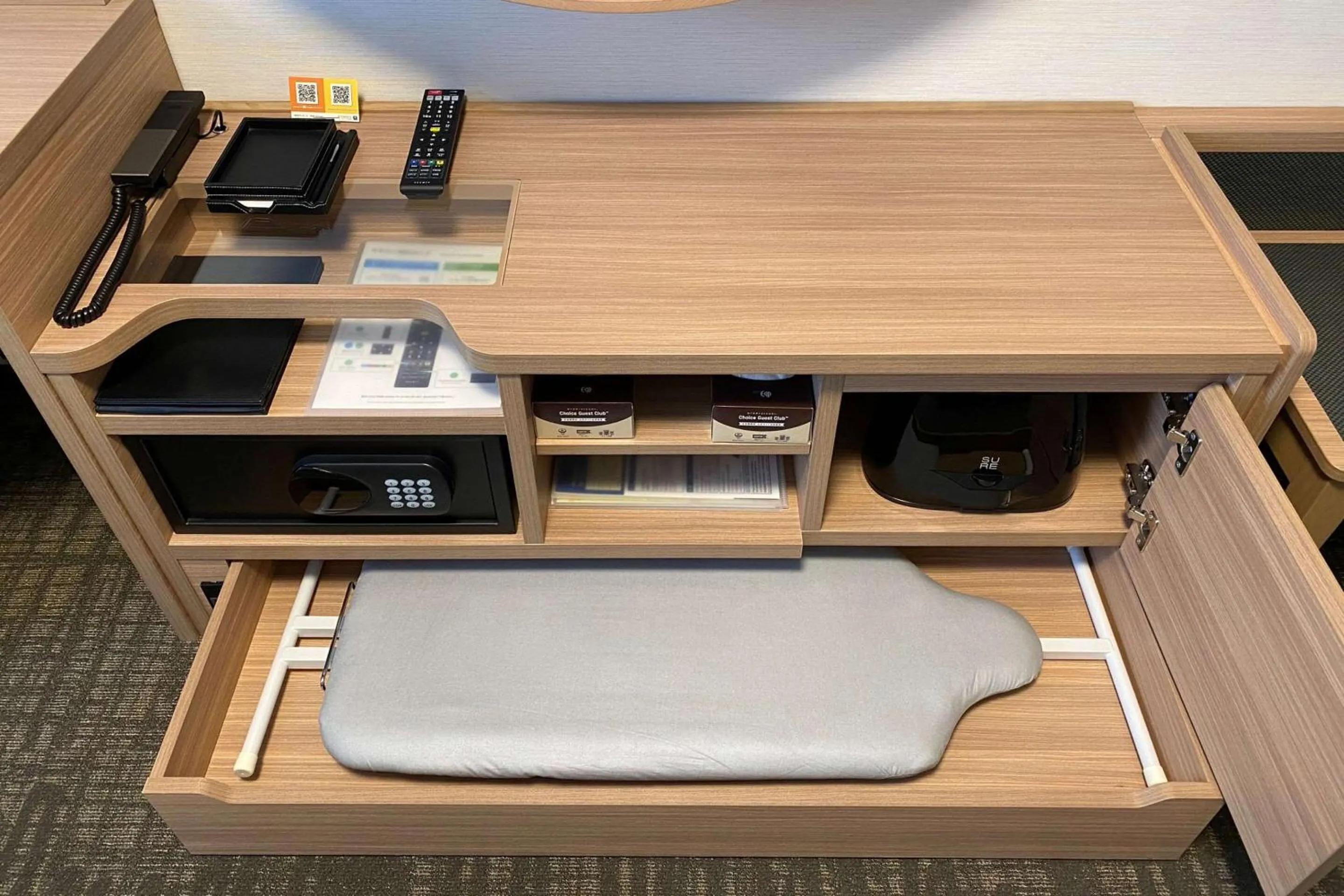 Bedroom in Comfort Suites Tokyo Bay