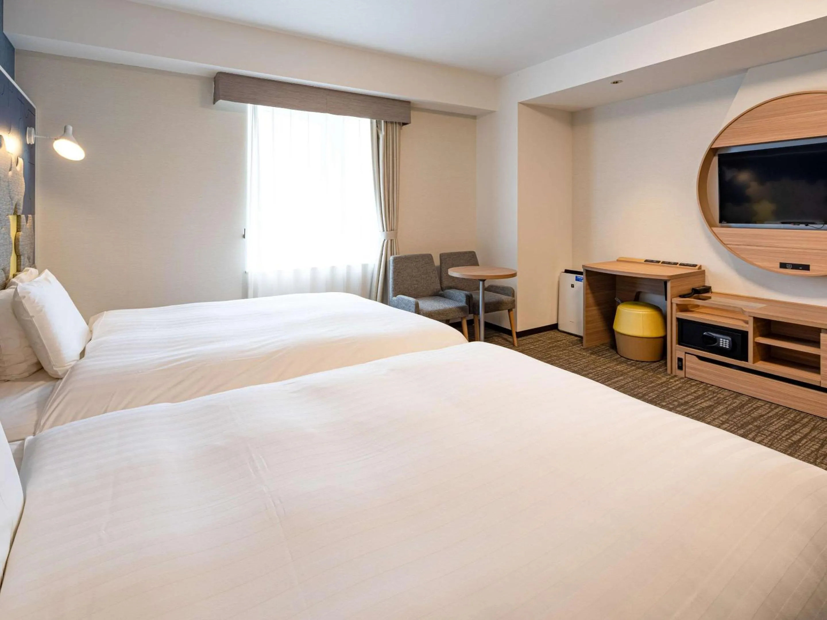 Bedroom, Bed in Comfort Suites Tokyo Bay