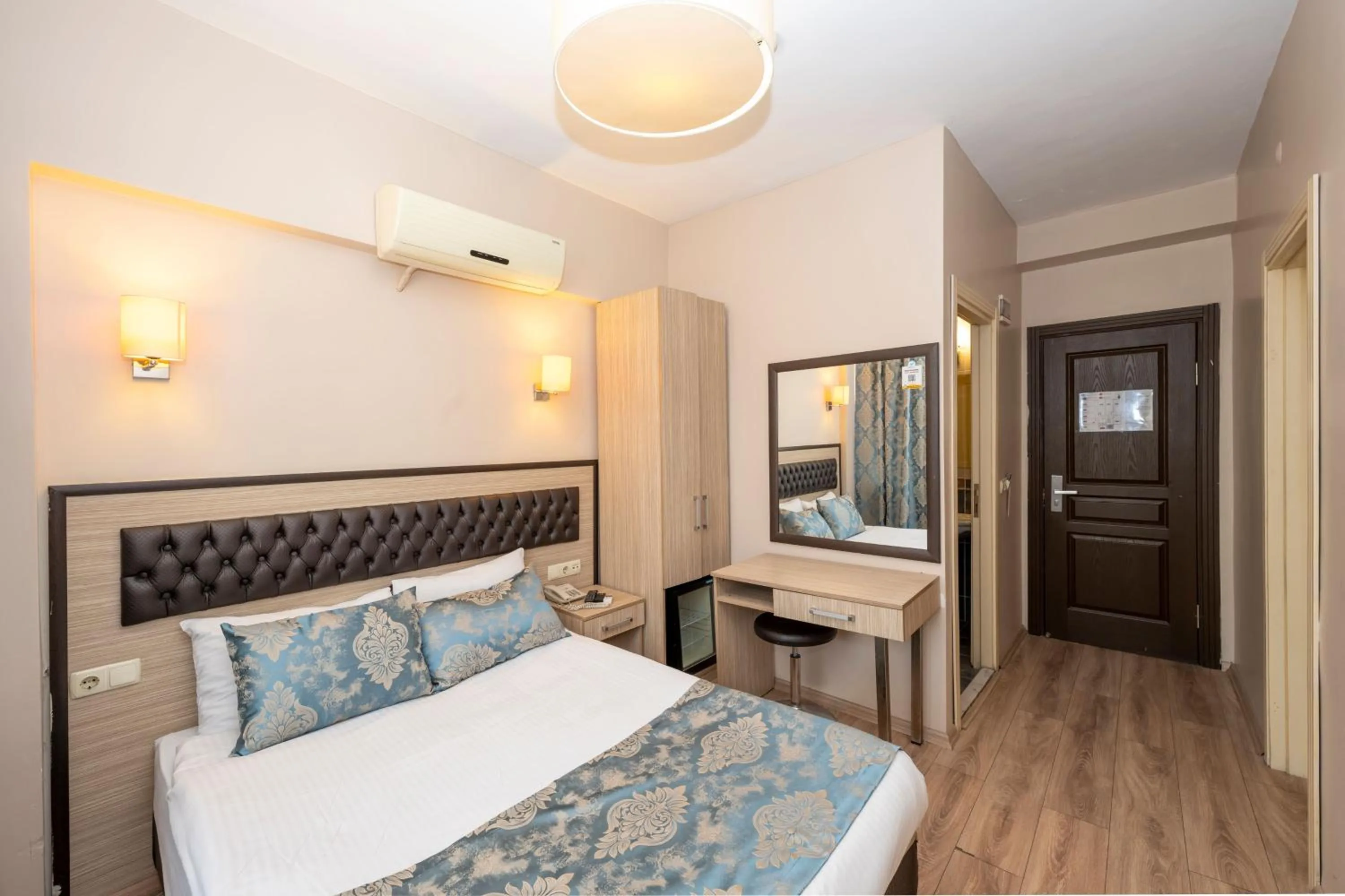 Photo of the whole room, Bed in Tugra Hotel