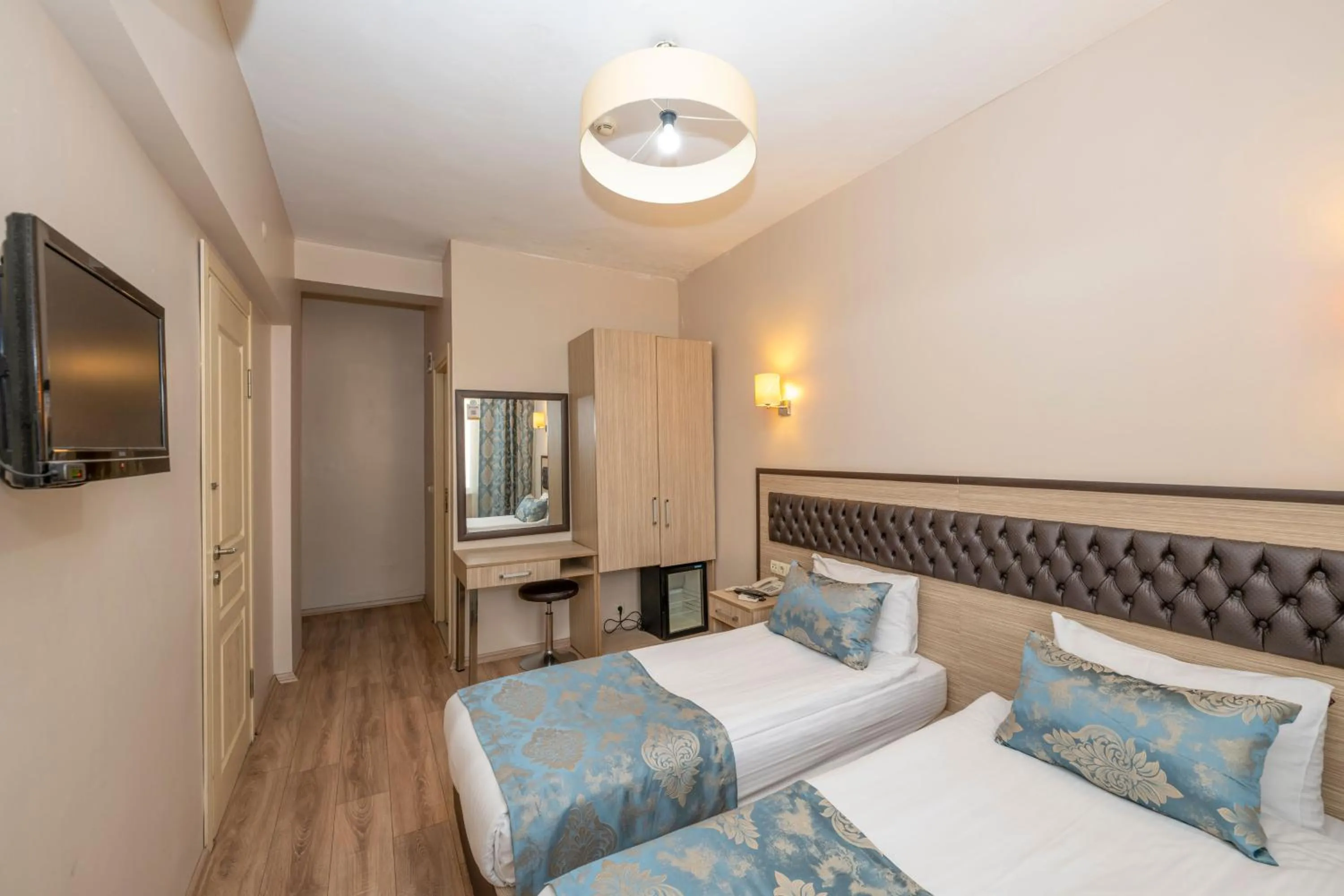 Photo of the whole room, Bed in Tugra Hotel