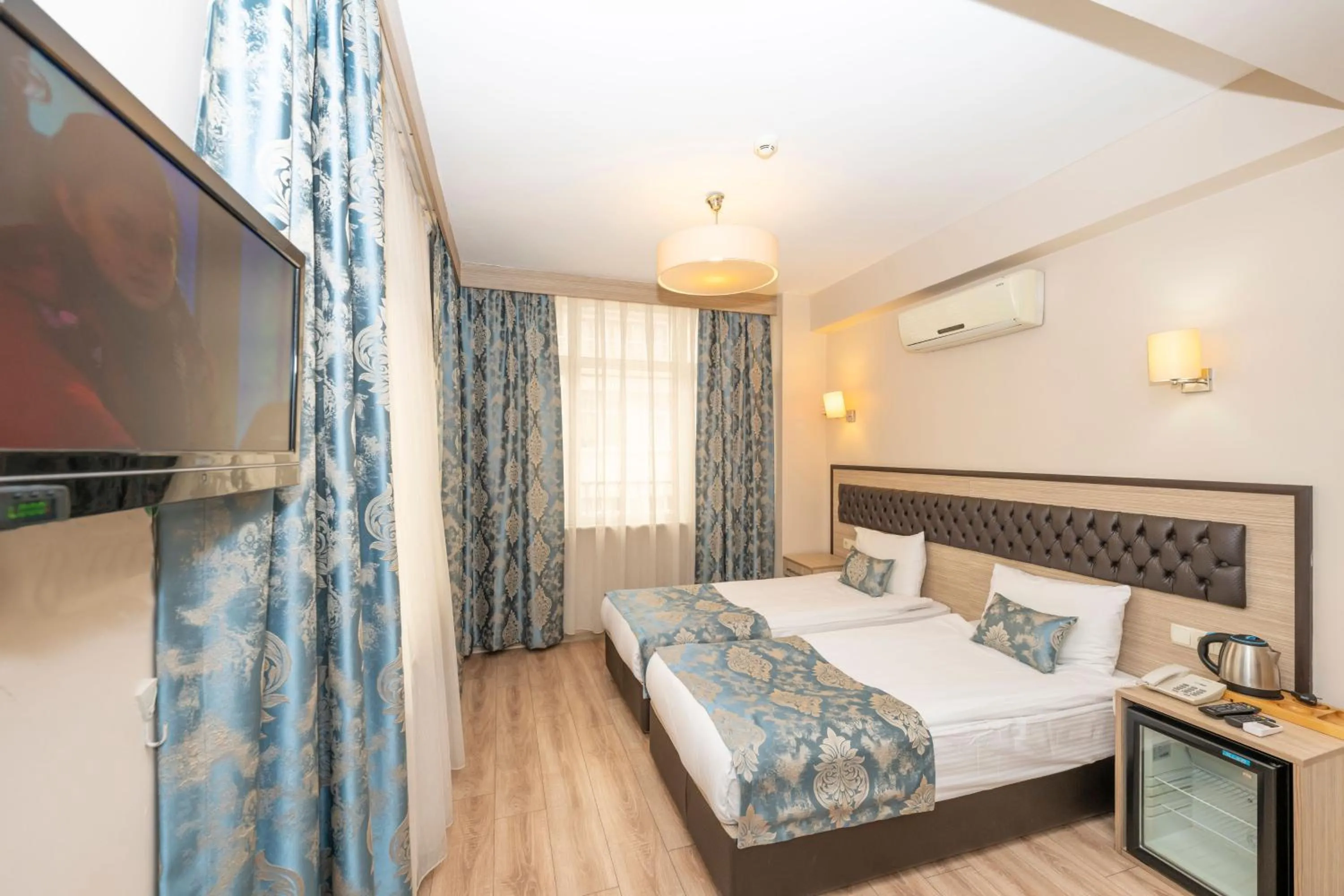 Photo of the whole room, Bed in Tugra Hotel