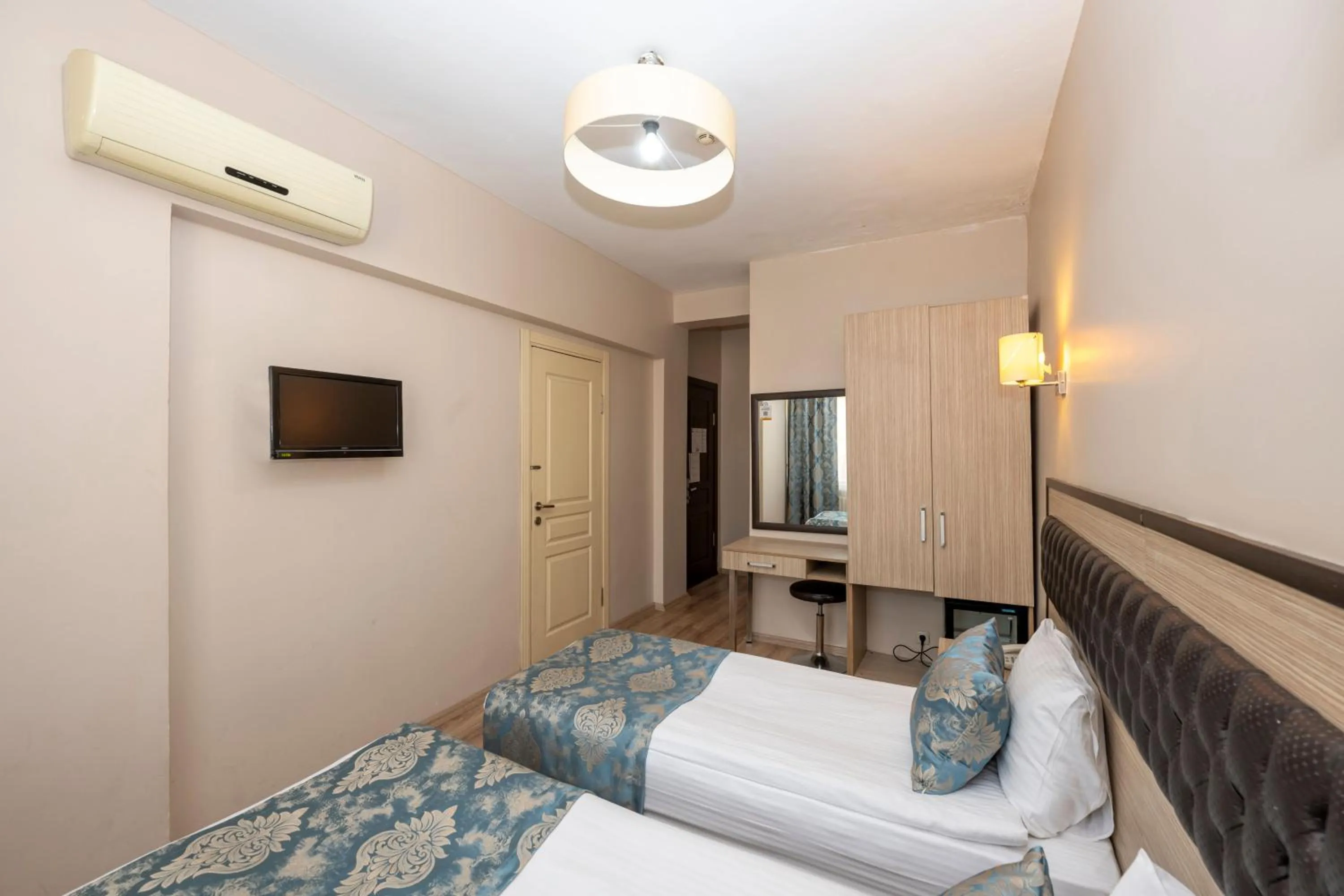 Photo of the whole room, Bed in Tugra Hotel