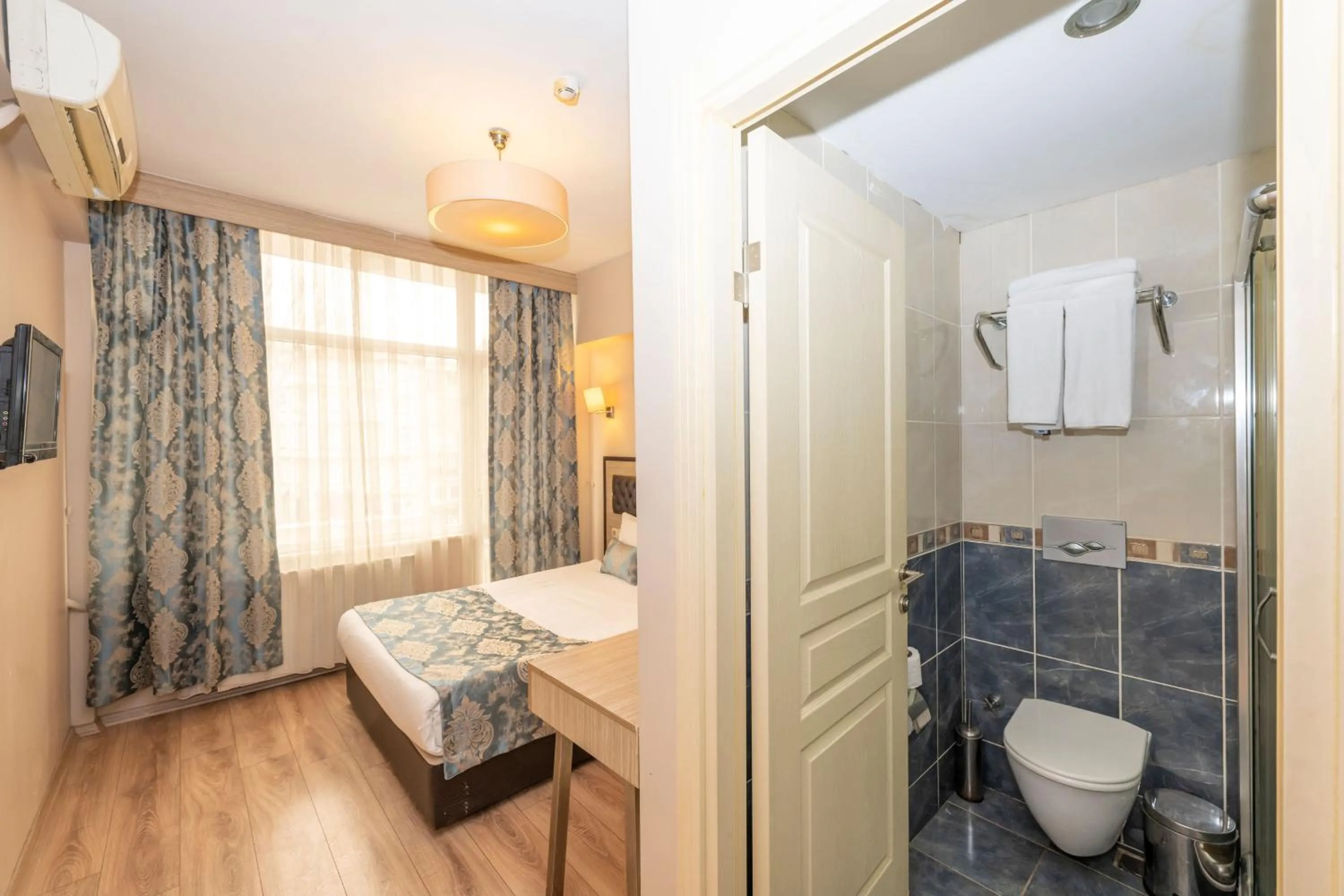 Photo of the whole room in Tugra Hotel