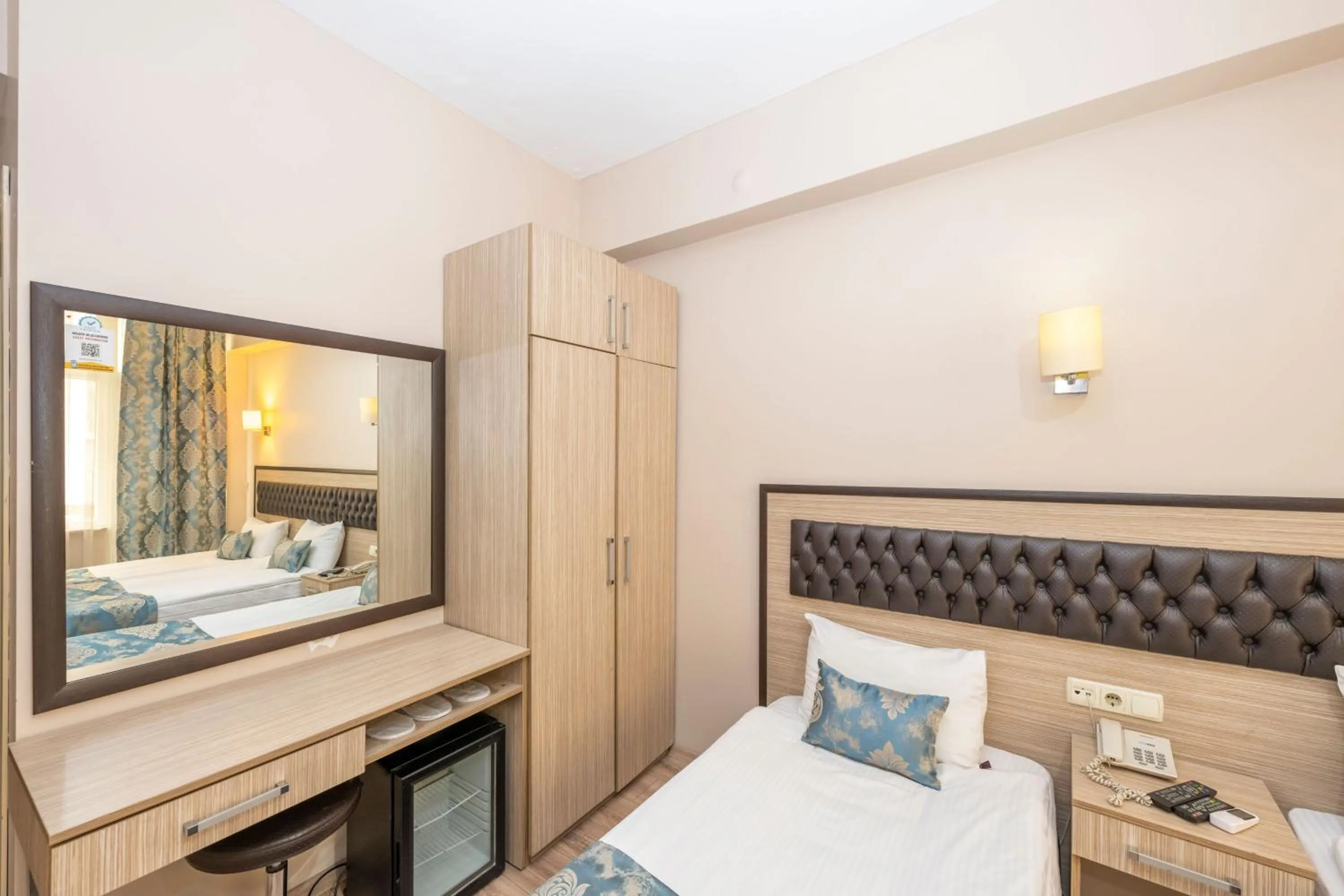 hair dresser, Bed in Tugra Hotel