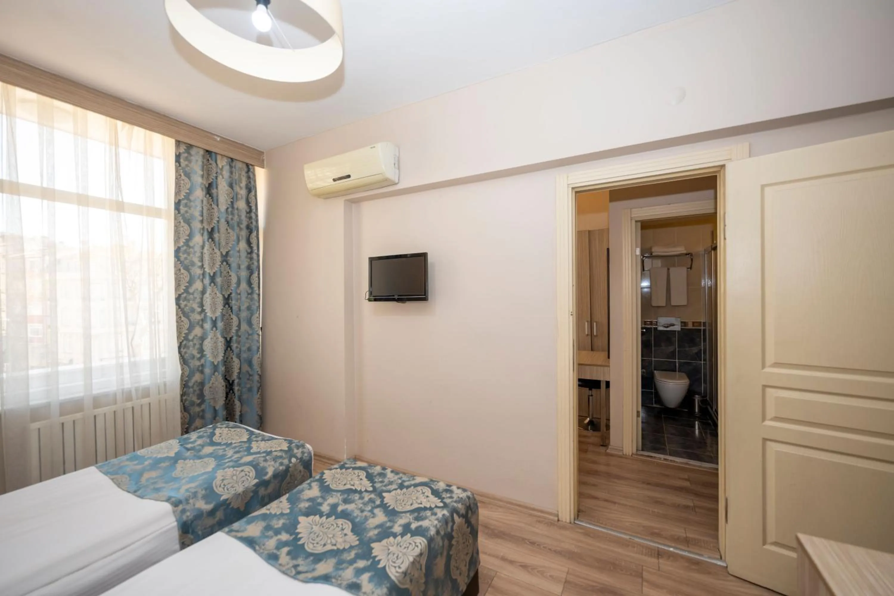 Photo of the whole room, Bed in Tugra Hotel