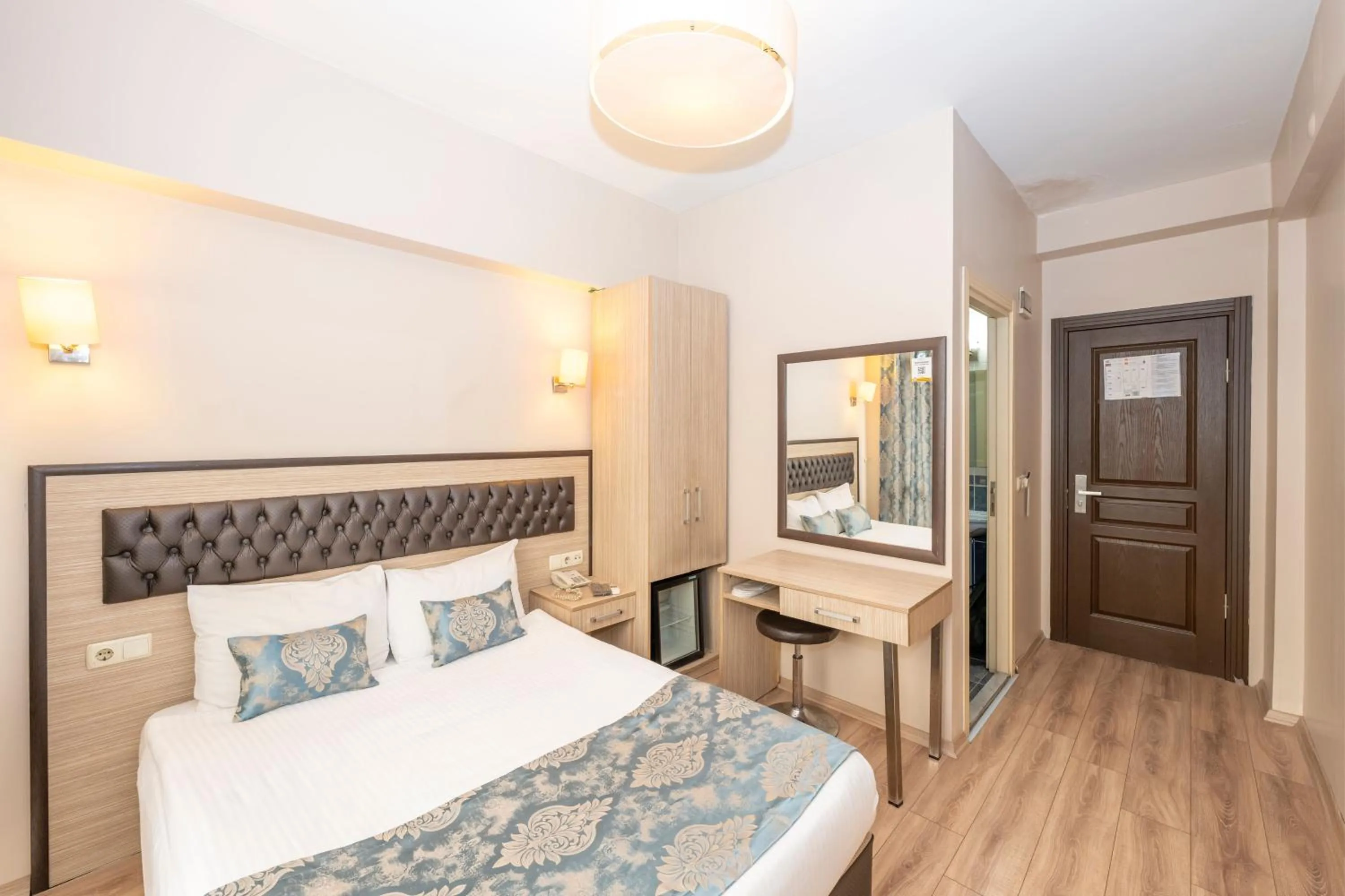 Photo of the whole room, Bed in Tugra Hotel