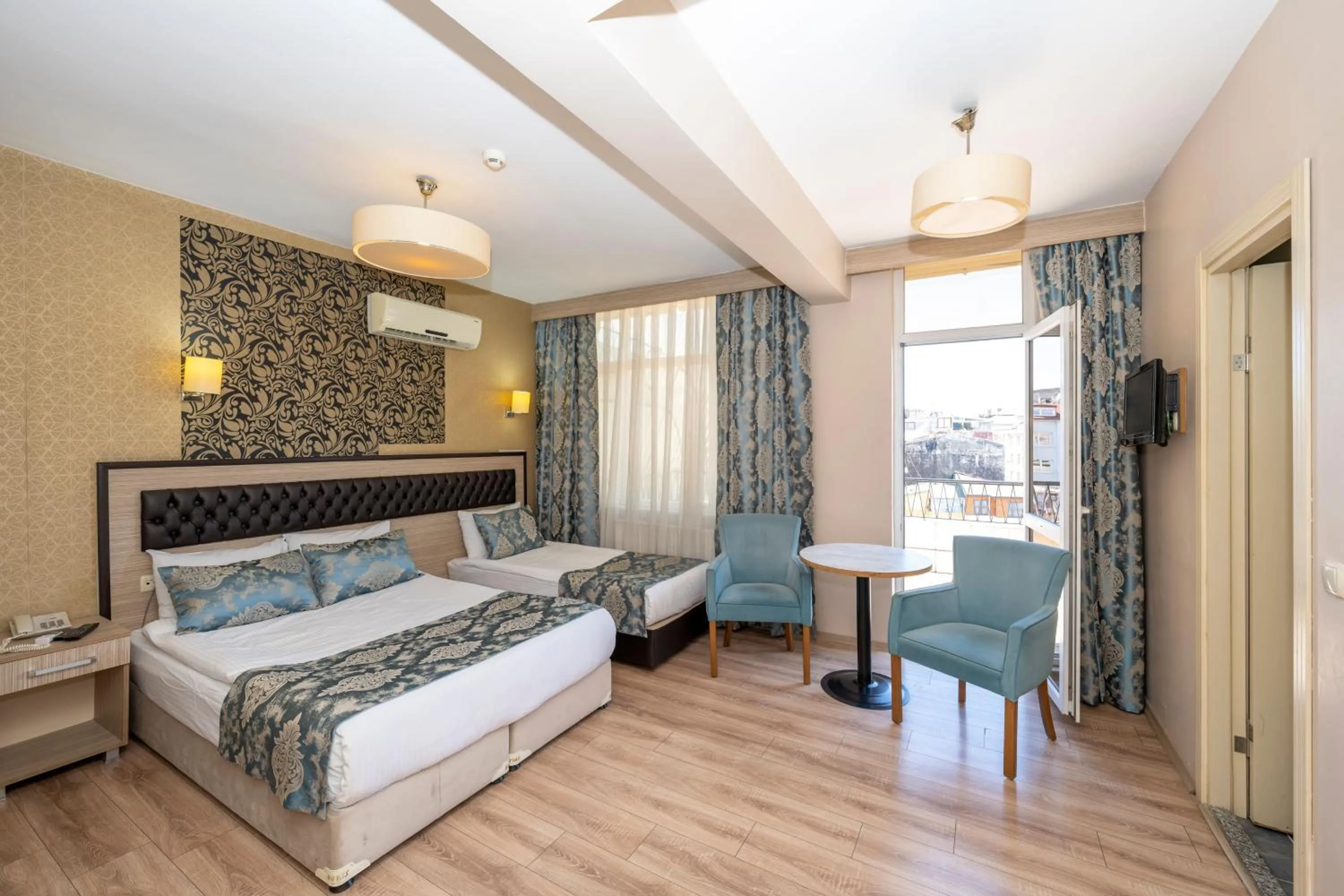 Photo of the whole room, Bed in Tugra Hotel