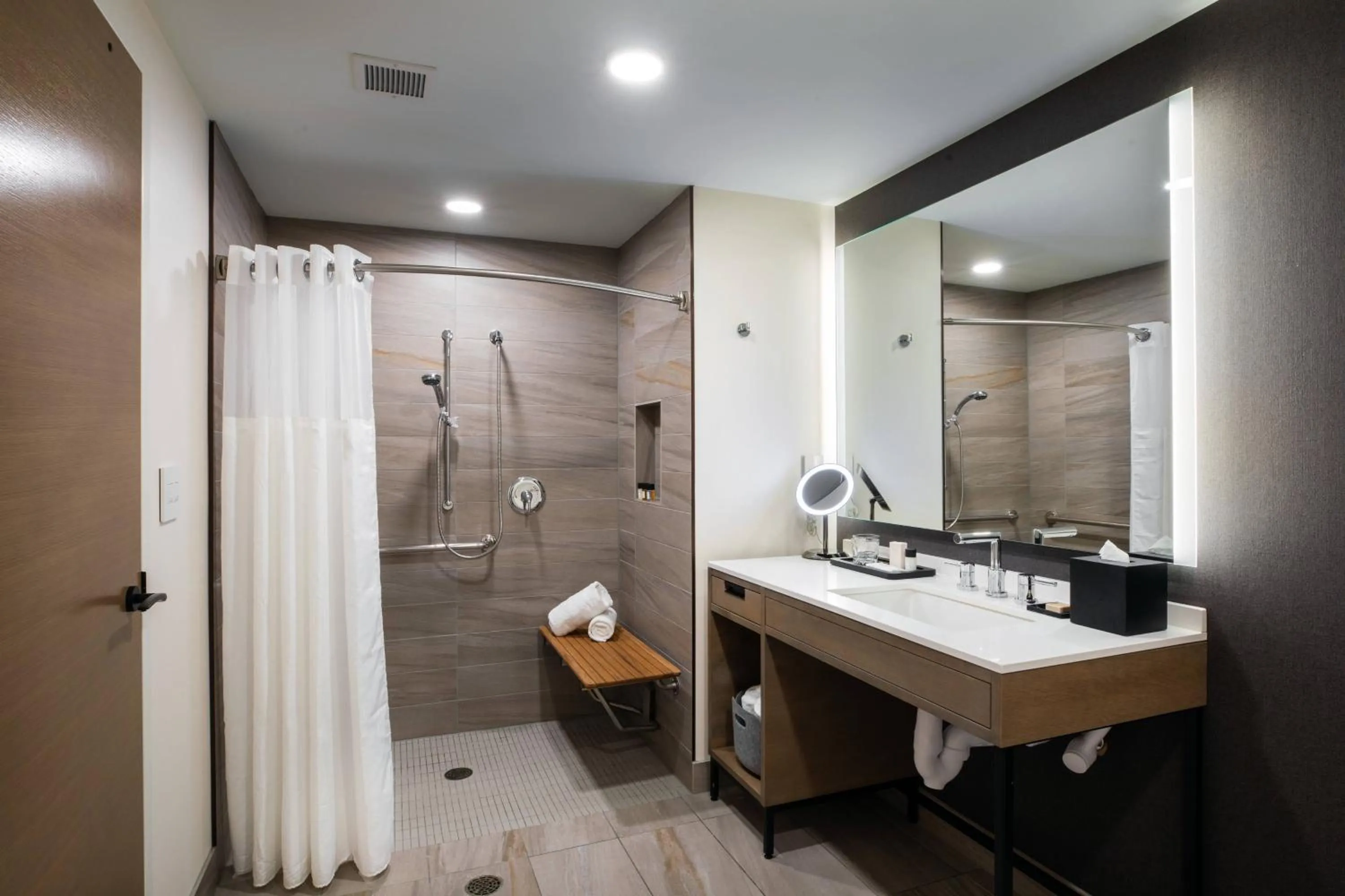 Bathroom in Elliot Park Hotel, Autograph Collection