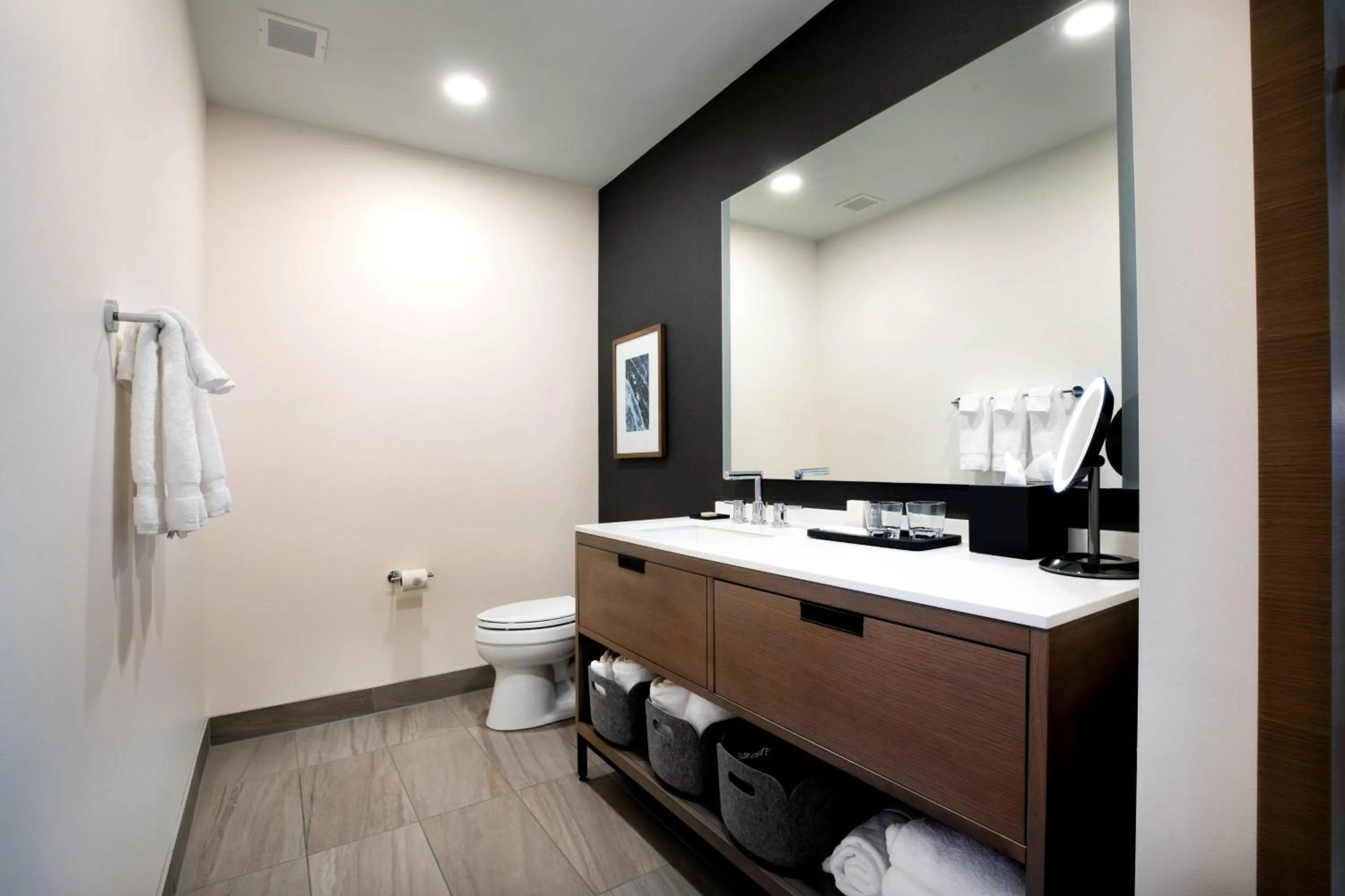 Bathroom in Elliot Park Hotel, Autograph Collection