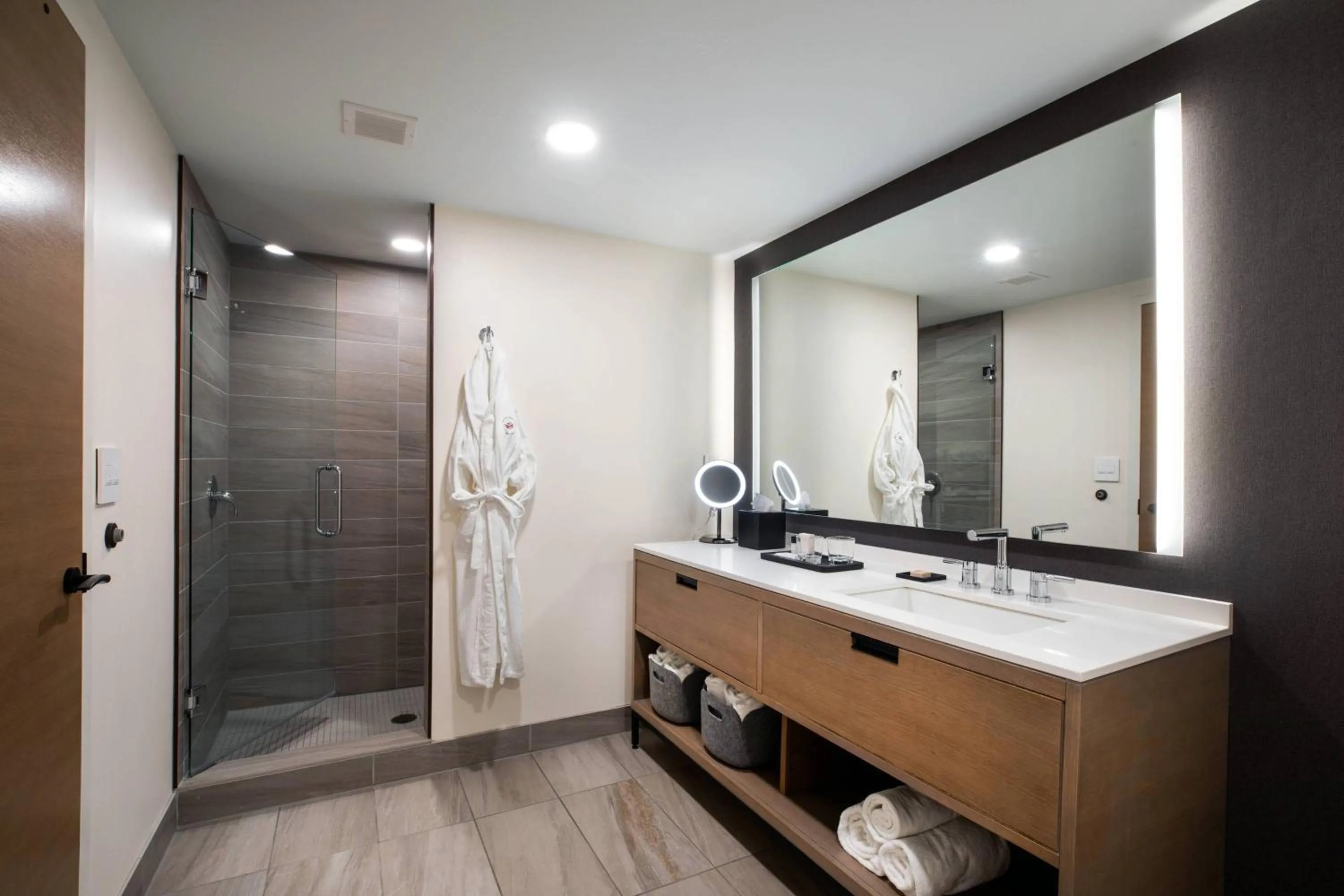 Bathroom in Elliot Park Hotel, Autograph Collection