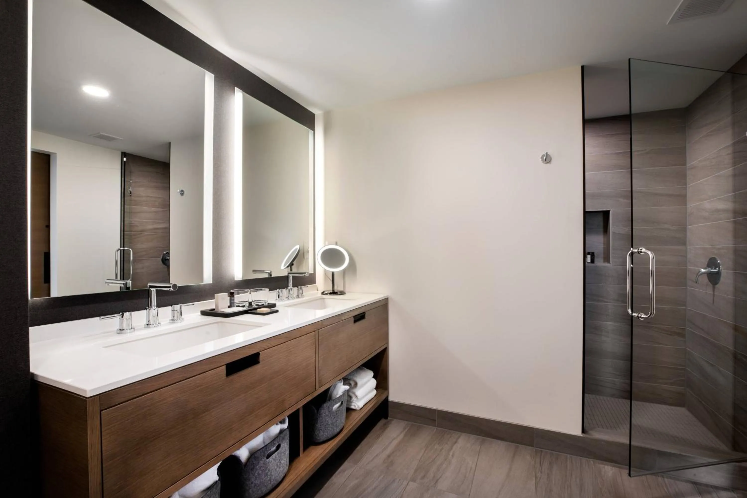 Bathroom in Elliot Park Hotel, Autograph Collection