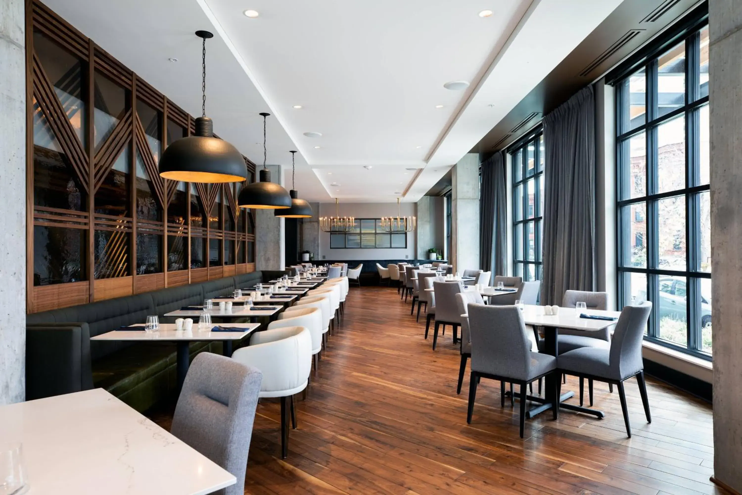 Lounge or bar in Elliot Park Hotel, Autograph Collection Lounge or bar in Elliot Park Hotel, Autograph Collection