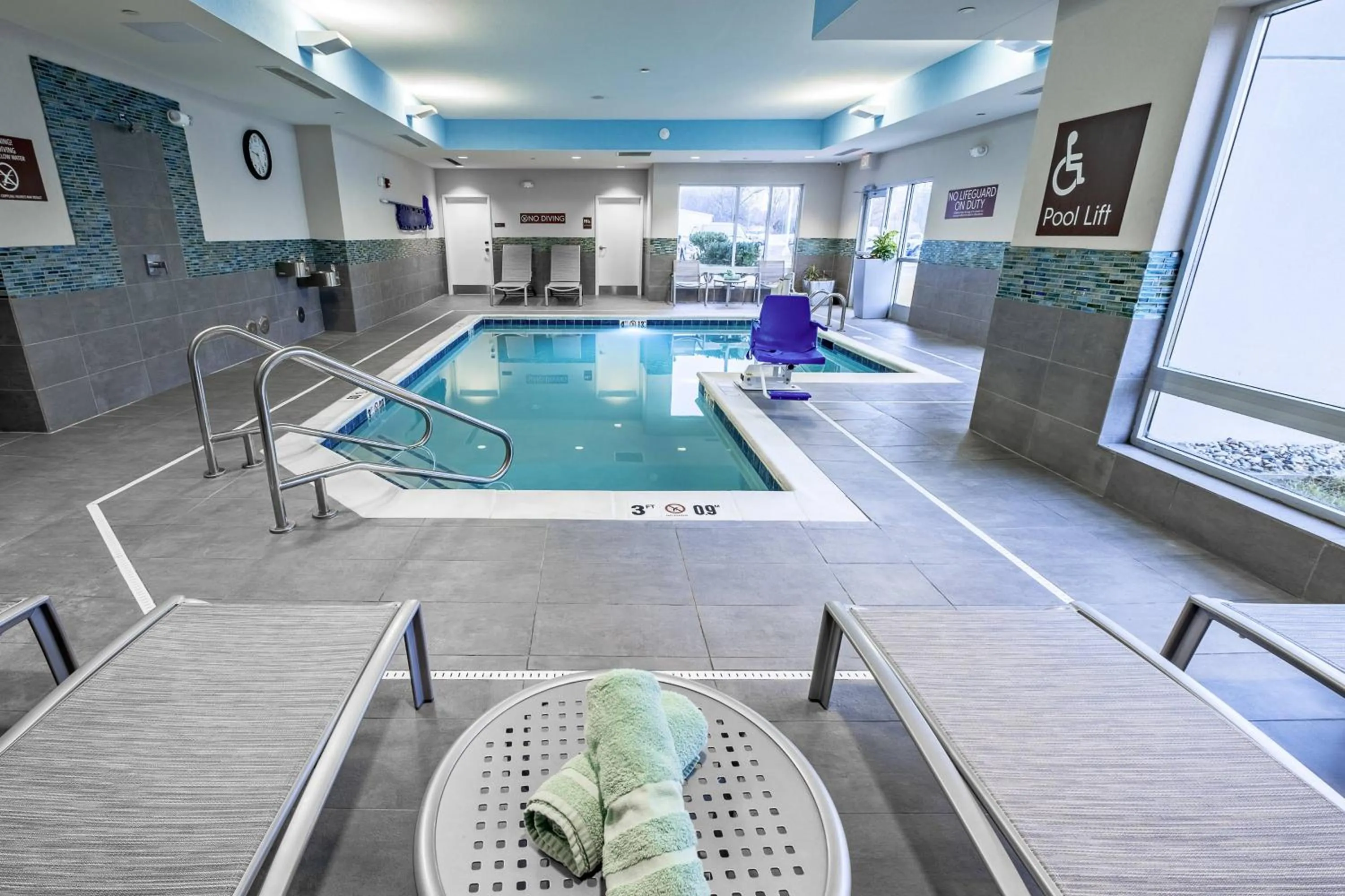 Swimming pool in TownePlace Suites by Marriott Toledo Oregon