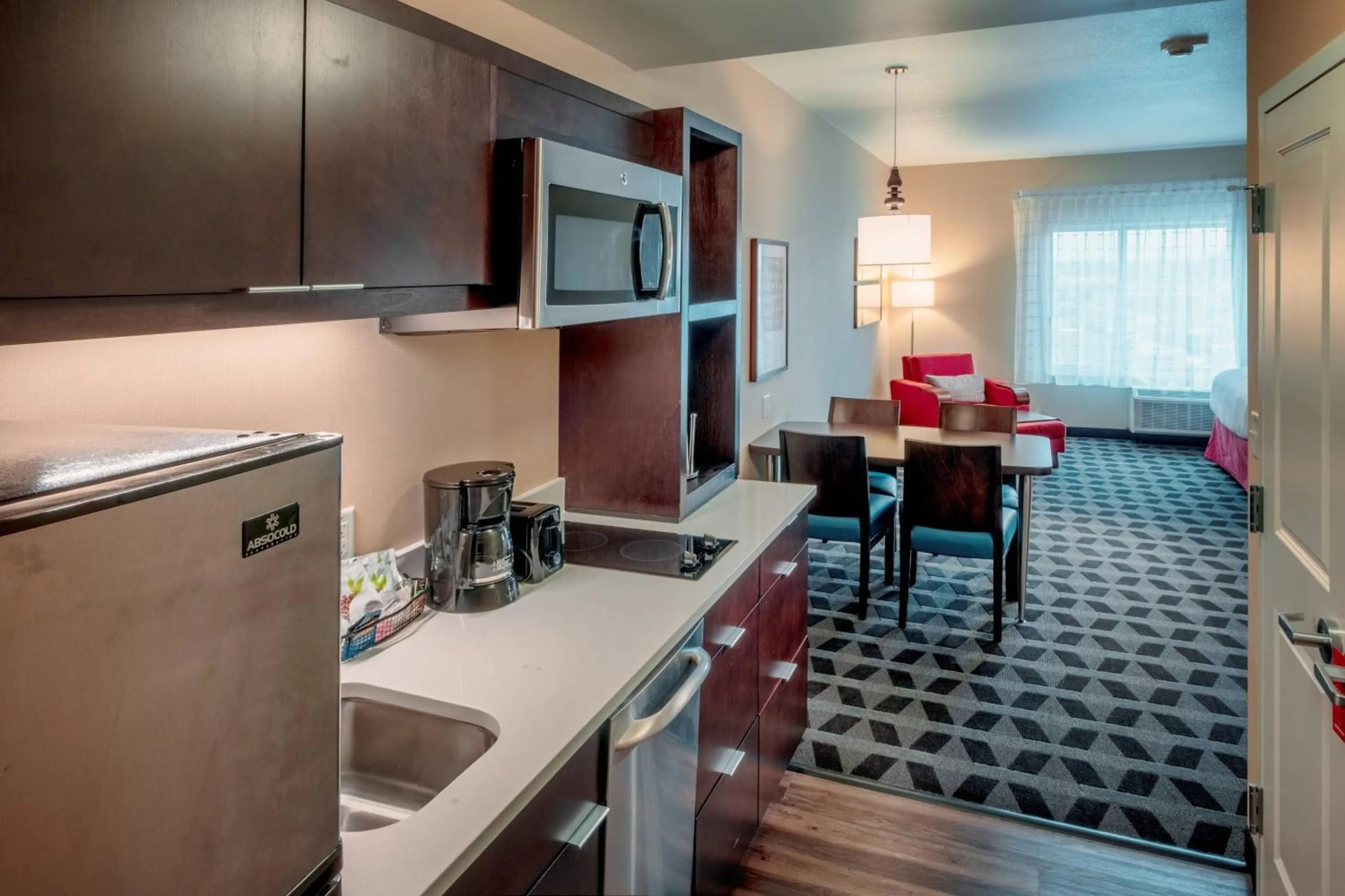 Kitchen or kitchenette in TownePlace Suites by Marriott Toledo Oregon