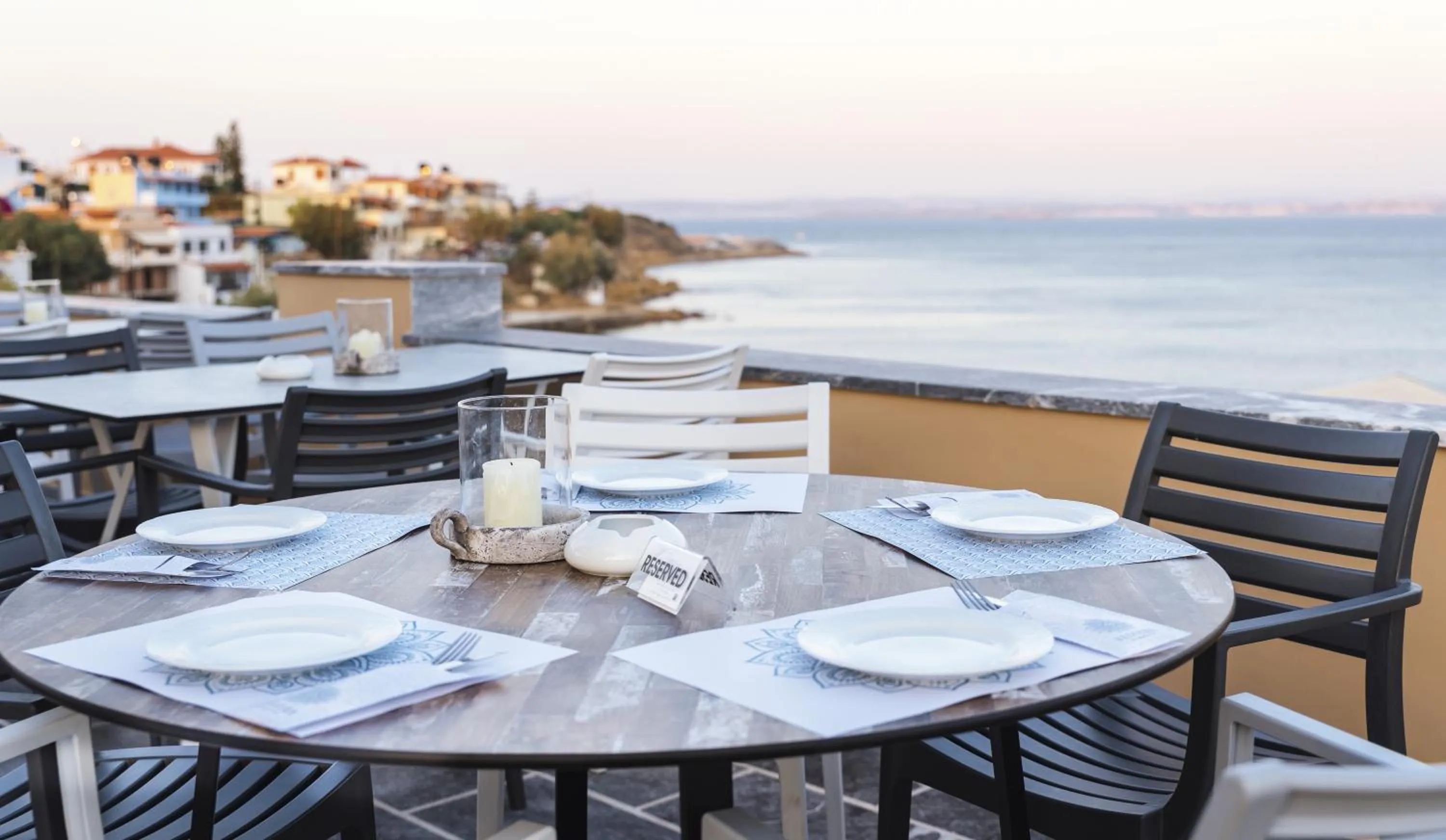 Restaurant/places to eat in Sun Village Hotel Apartments