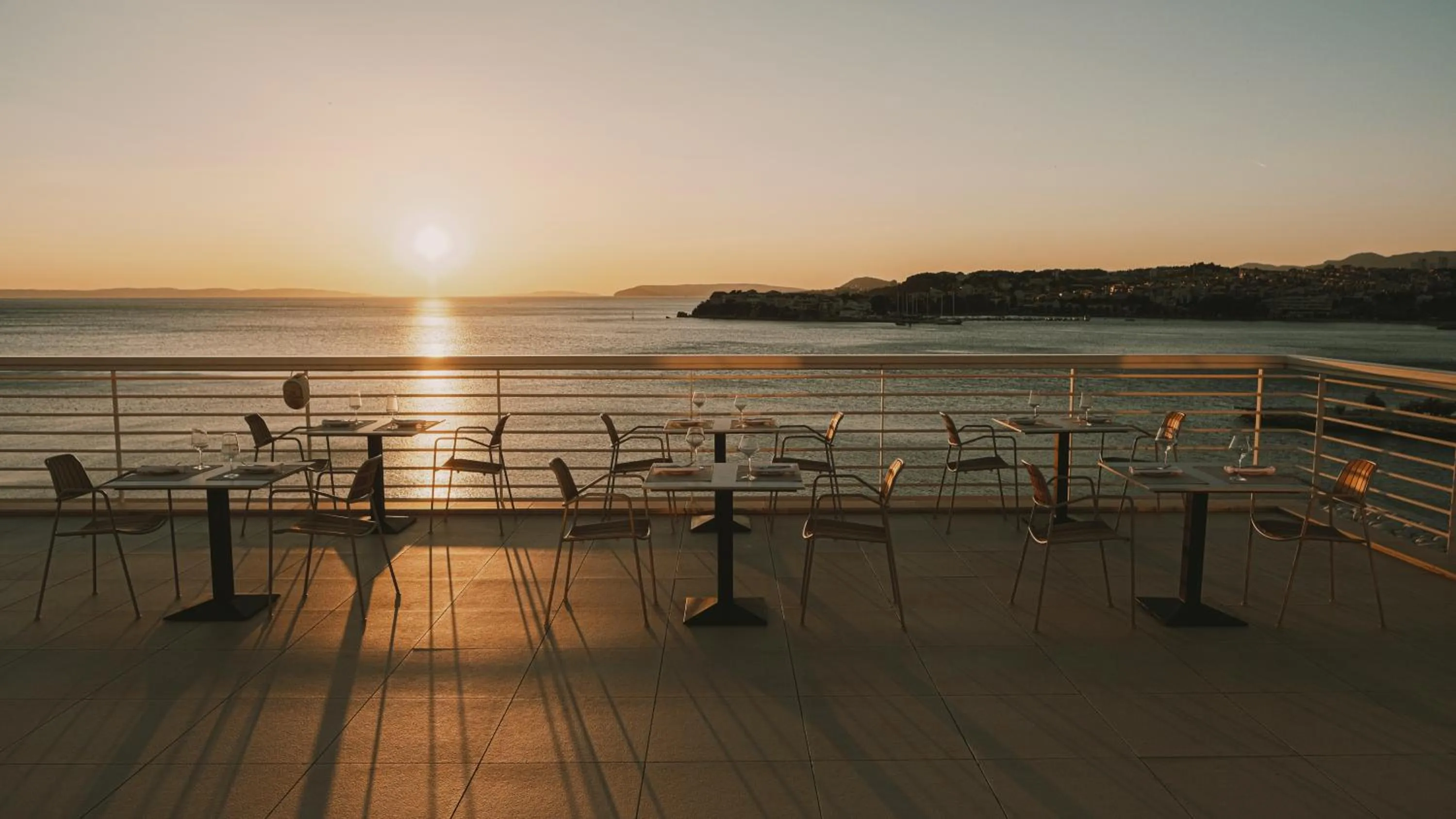 Restaurant/places to eat in Hotel Split