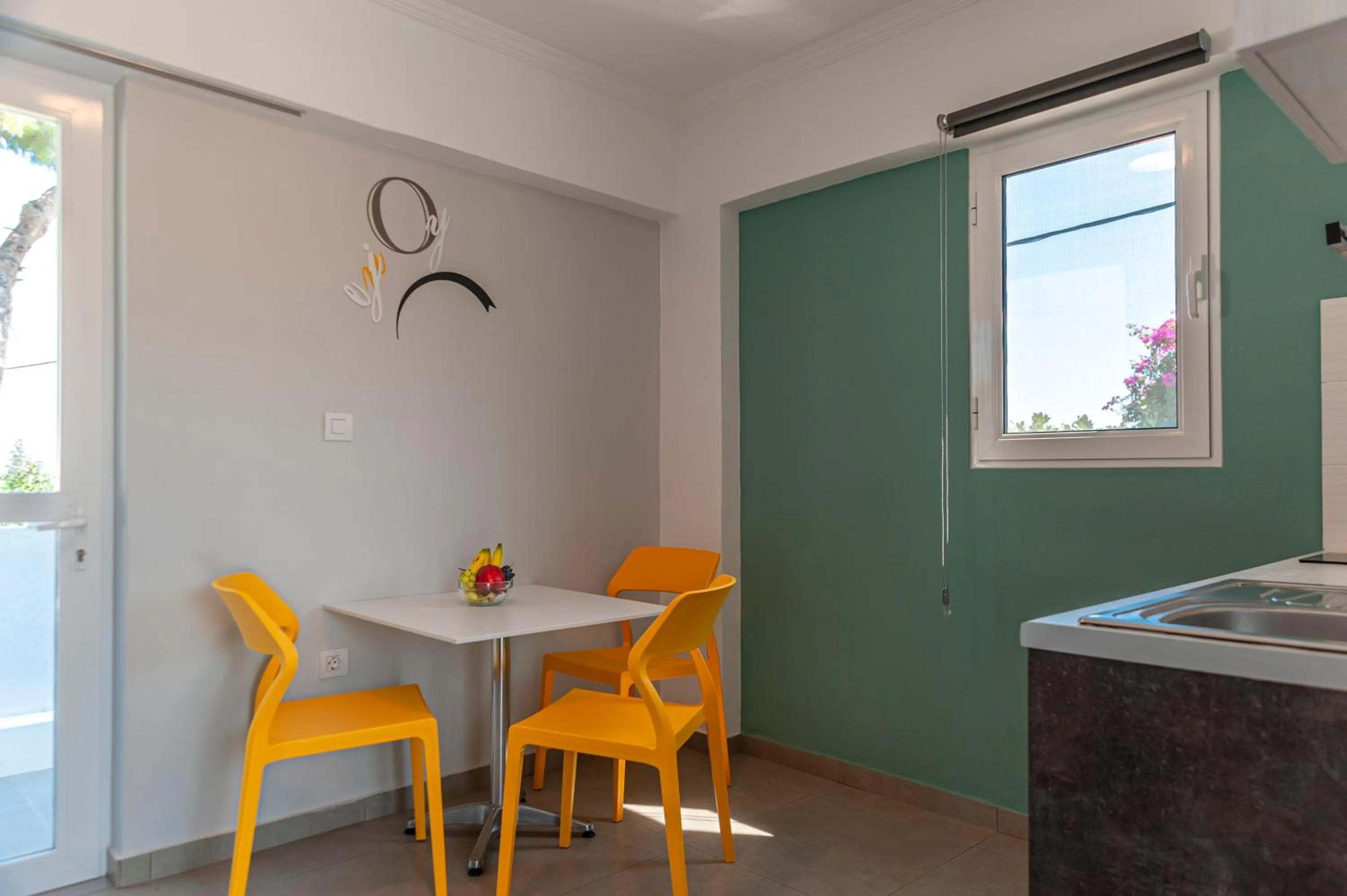 Dining area in Gelli Apartments