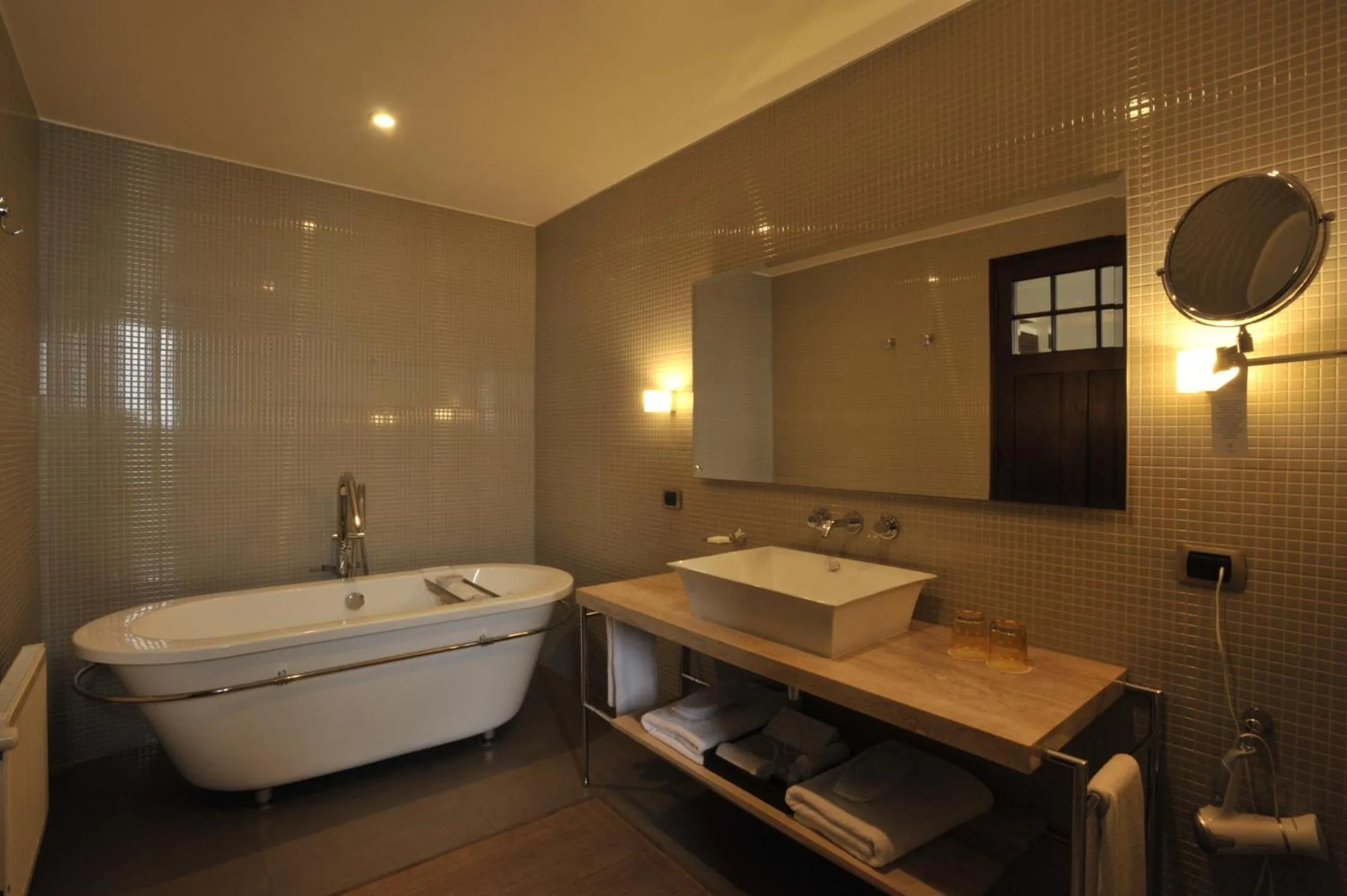 Bath in Hotel Casa Higueras