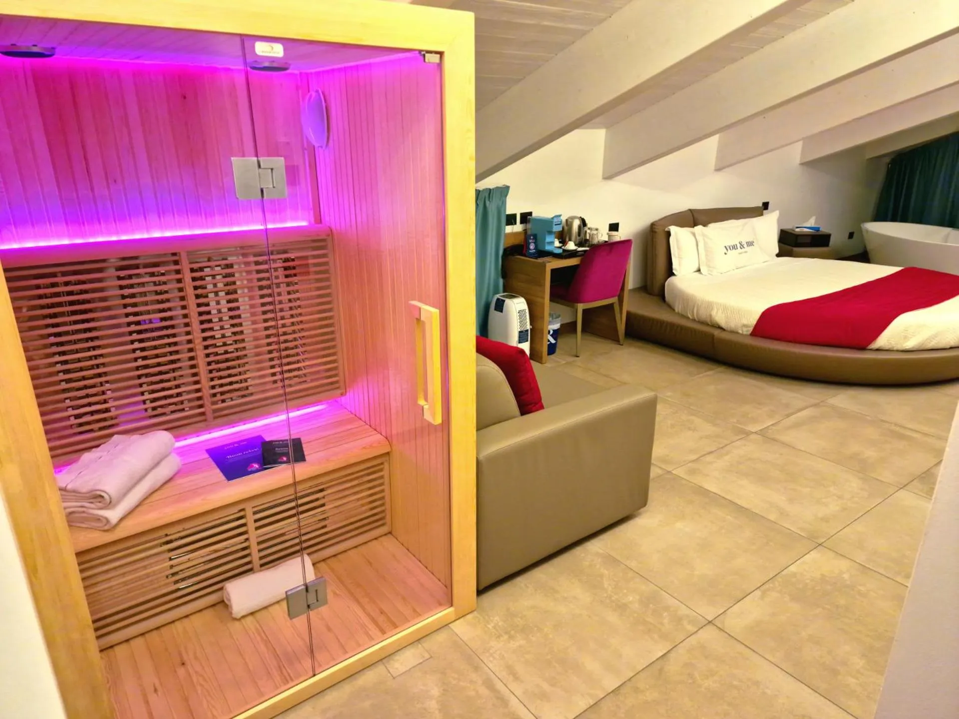 Sauna, Bed in You & Me Beach Hotel