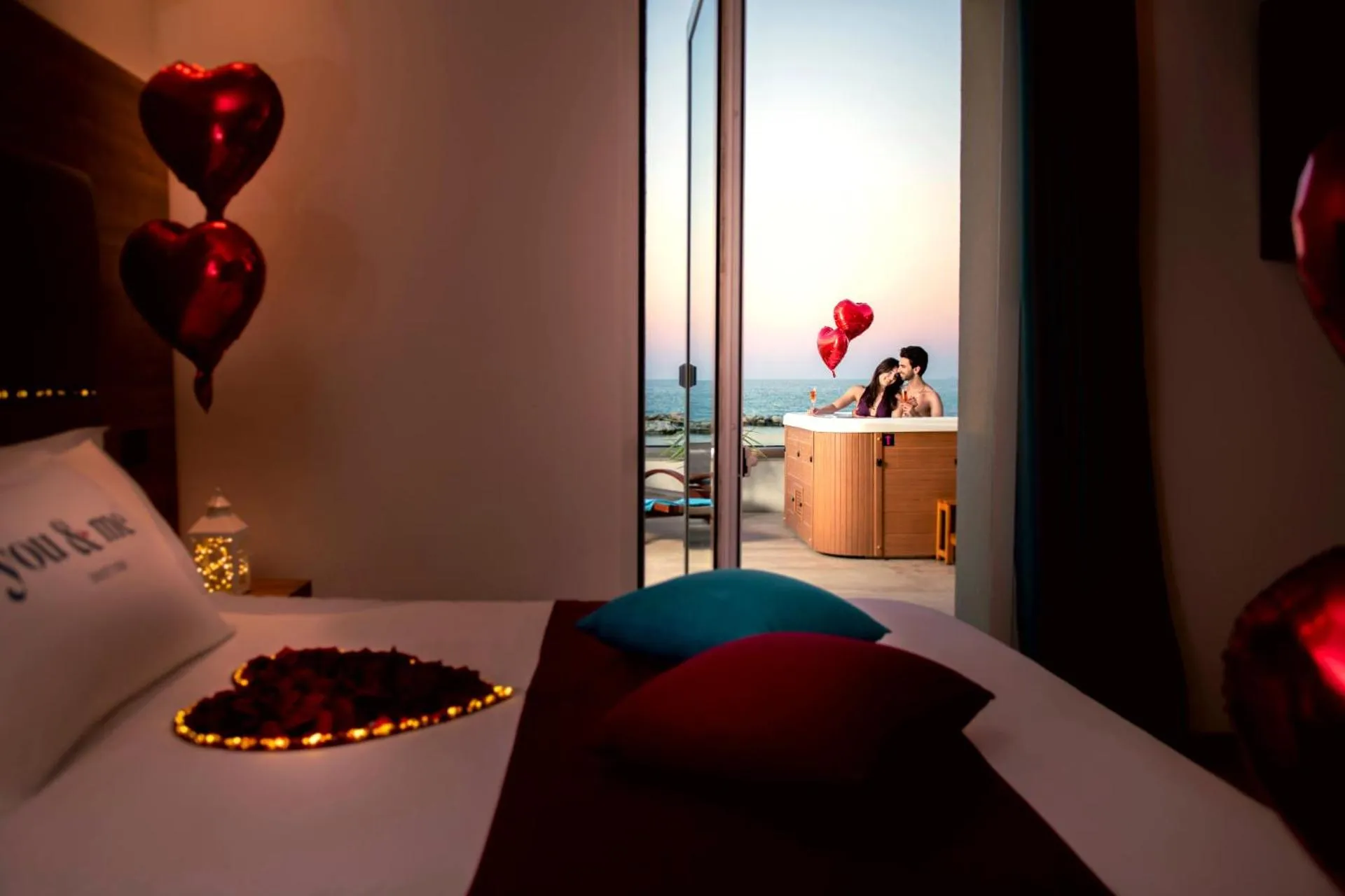 Hot Tub, Bed in You & Me Beach Hotel