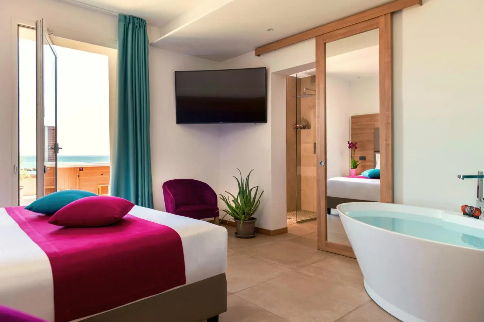 Suite with Terrace and Sea View and Jacuzzi in You & Me Beach Hotel Suite with Terrace and Sea View and Jacuzzi in You & Me Beach Hotel