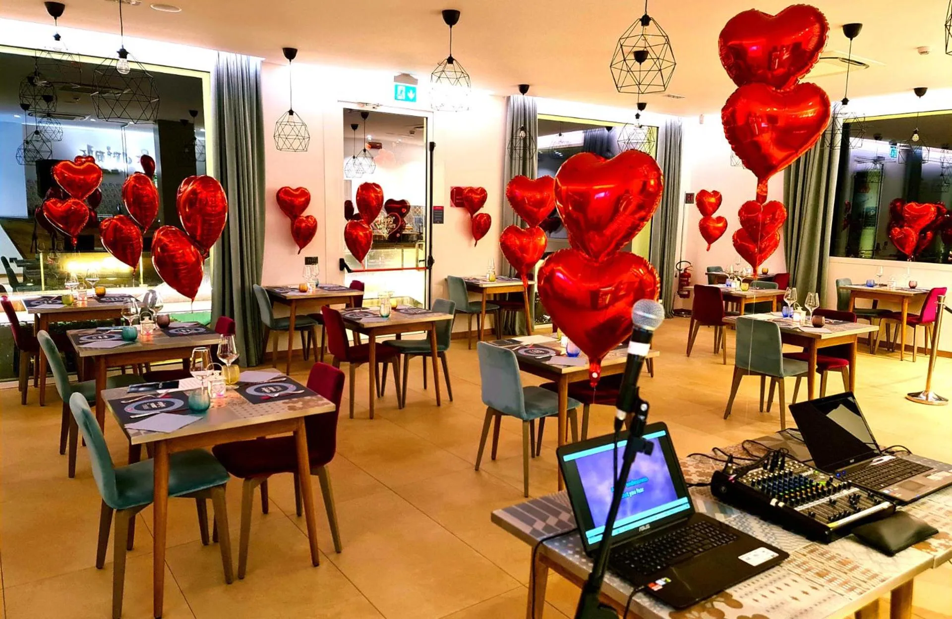 Restaurant/places to eat in You & Me Beach Hotel