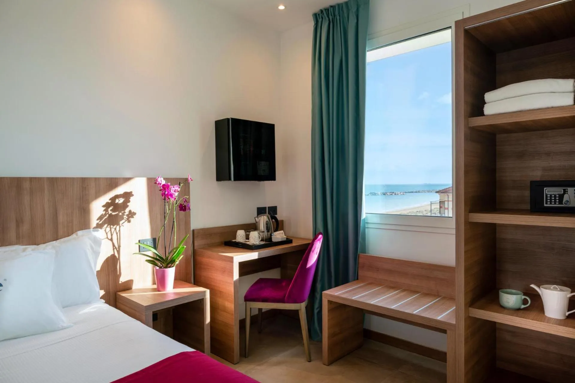 Bedroom, Bed in You & Me Beach Hotel