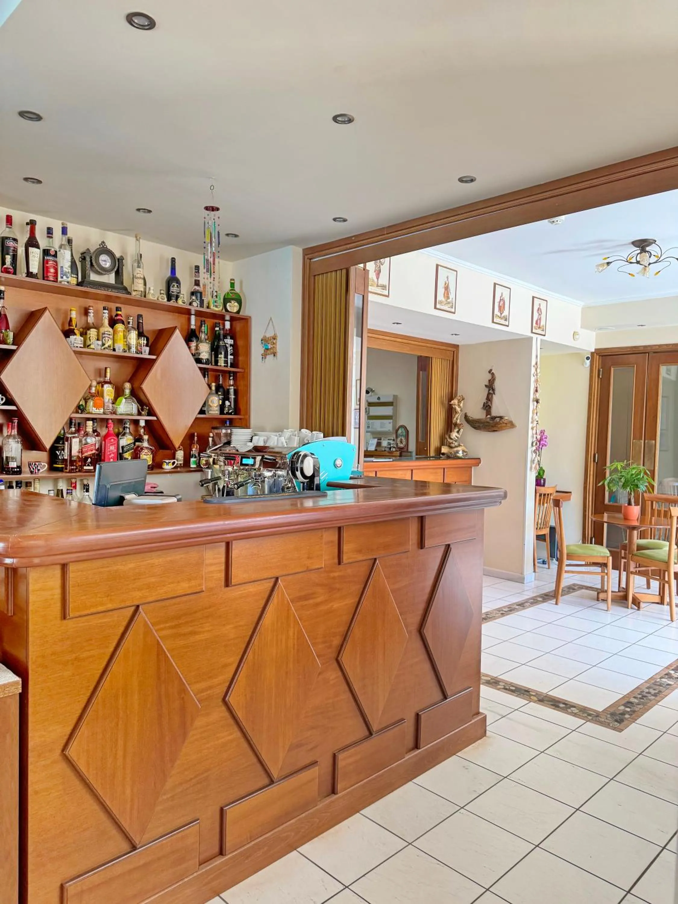 Coffee/tea facilities in Emporios Bay Hotel Chios