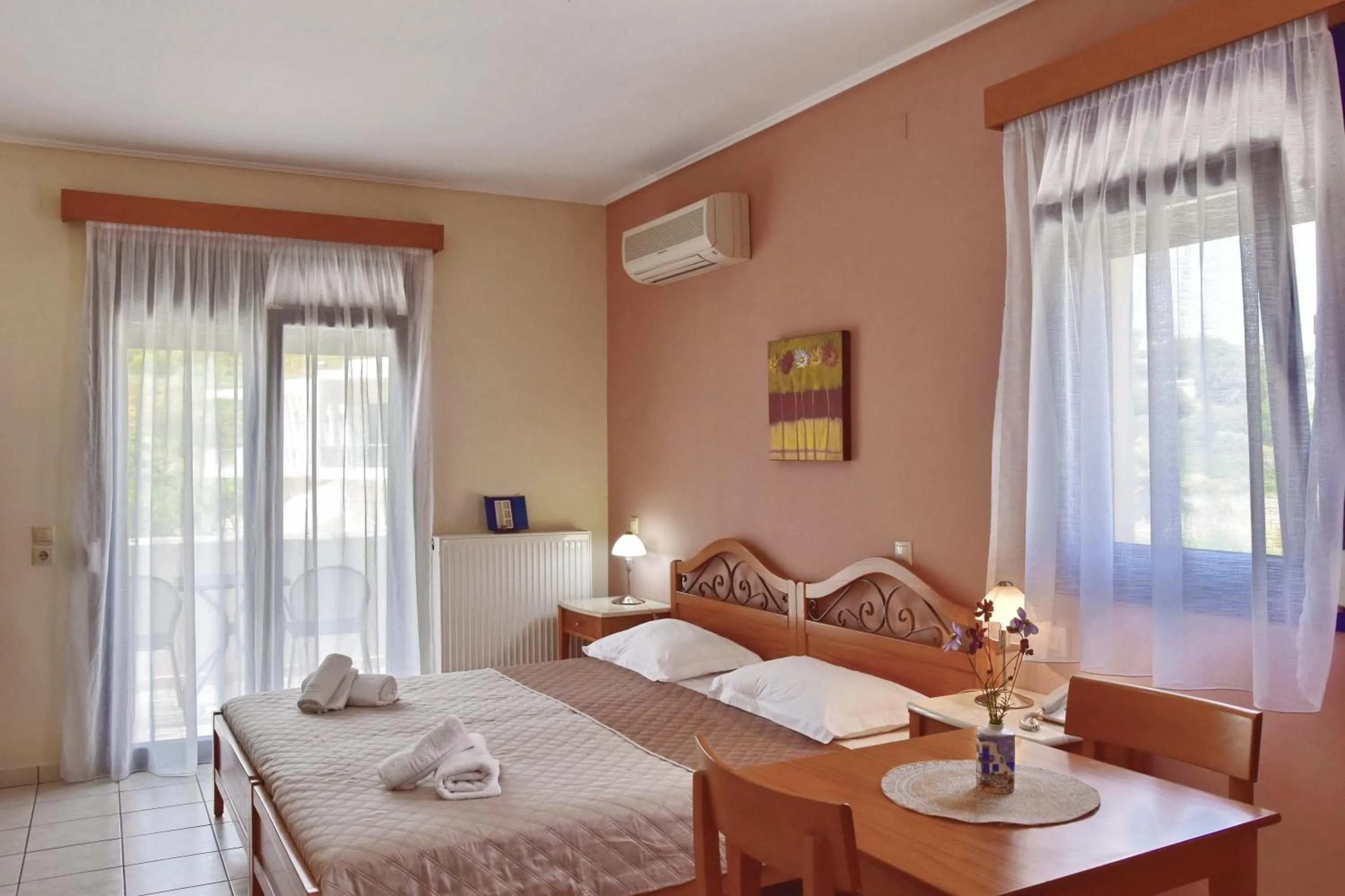 Photo of the whole room, Bed in Emporios Bay Hotel Chios