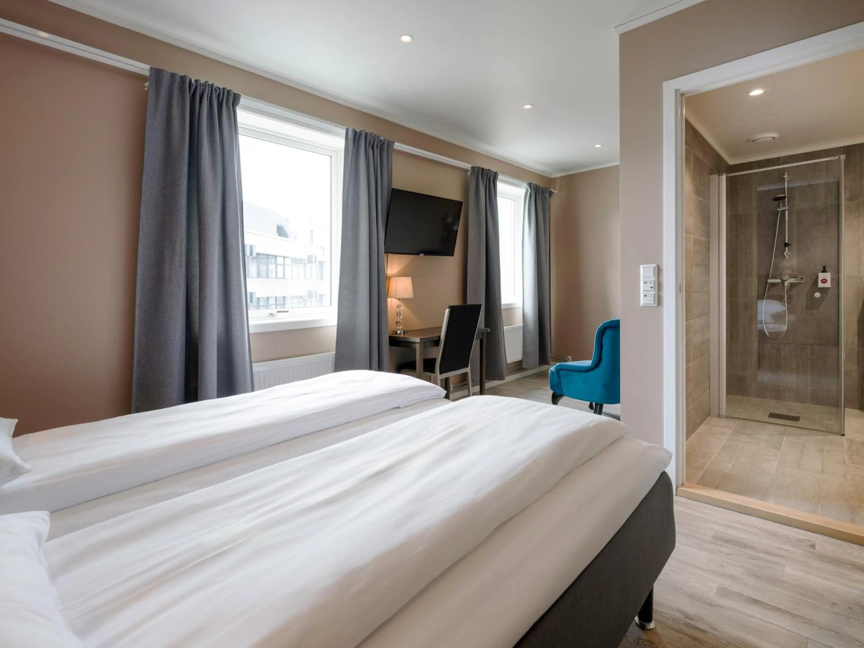 Photo of the whole room, Bed in Comfort Hotel Finnsnes