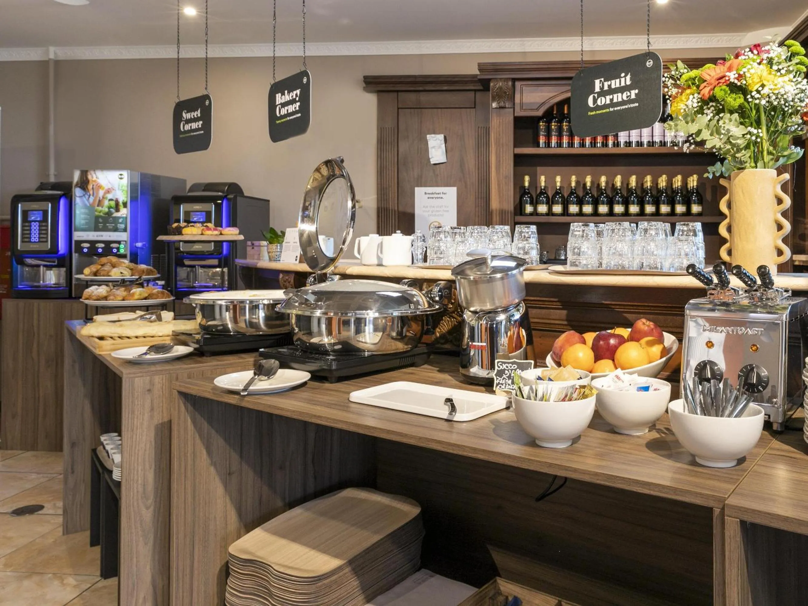 Restaurant/places to eat in B&B HOTEL Pomezia Cortese