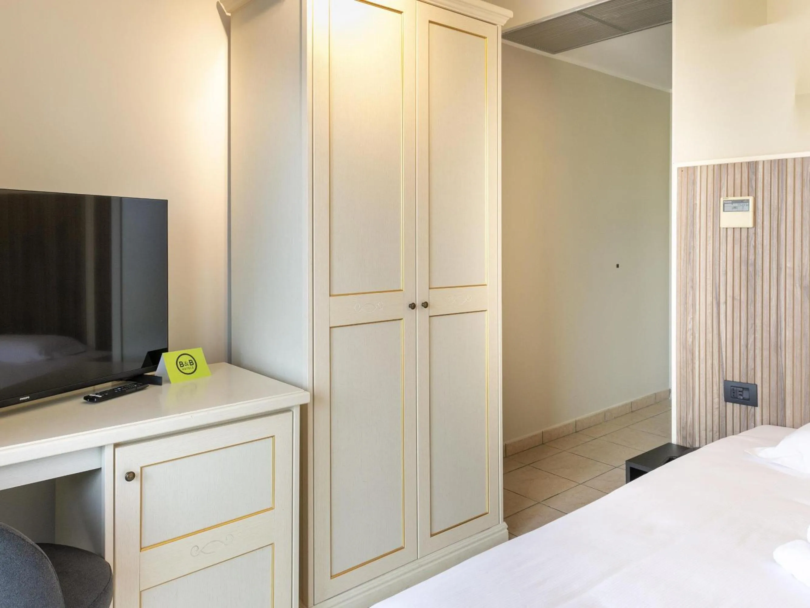 Photo of the whole room, Bed in B&B HOTEL Pomezia Cortese