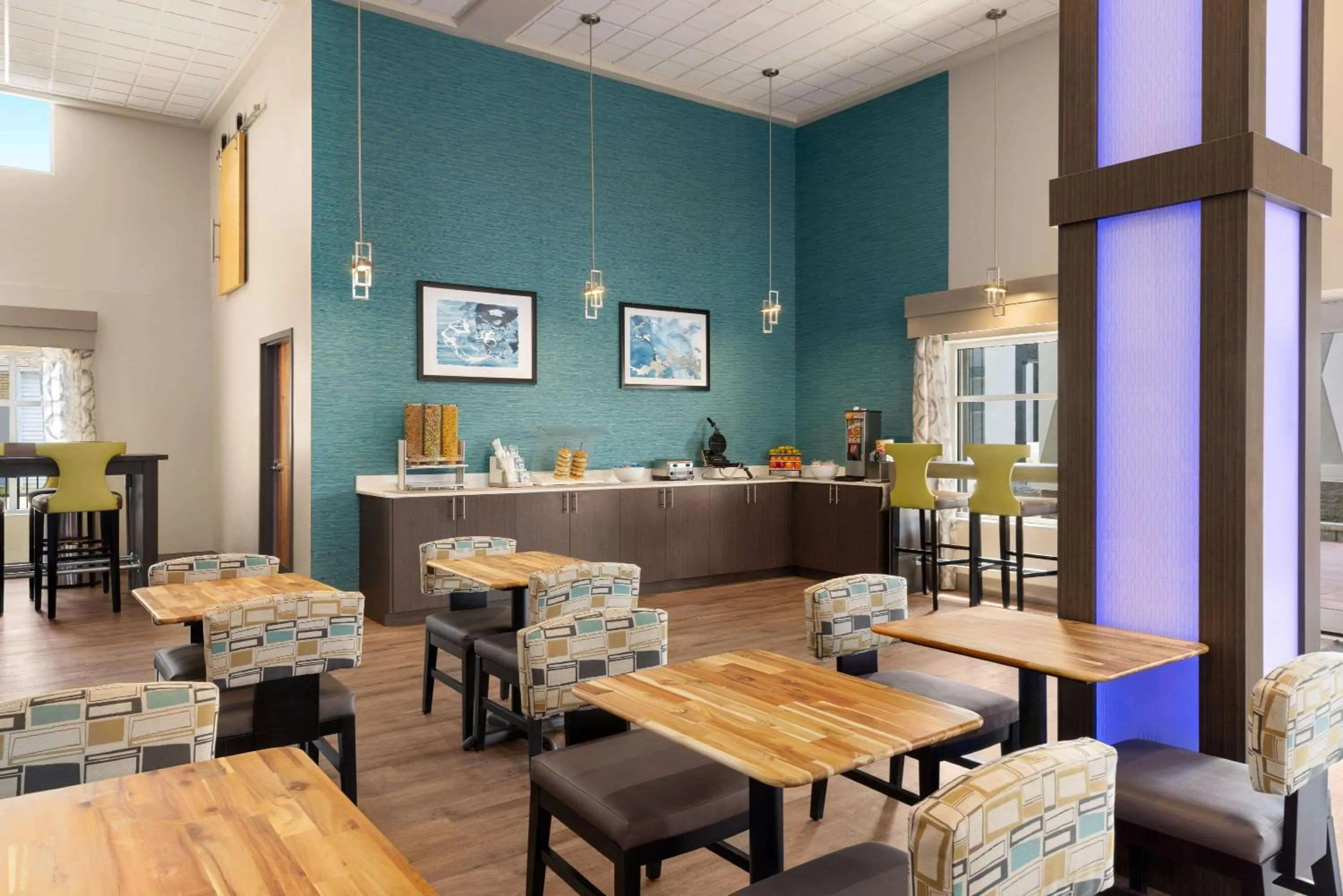 Restaurant/places to eat in Days Inn & Suites by Wyndham Bowling Green