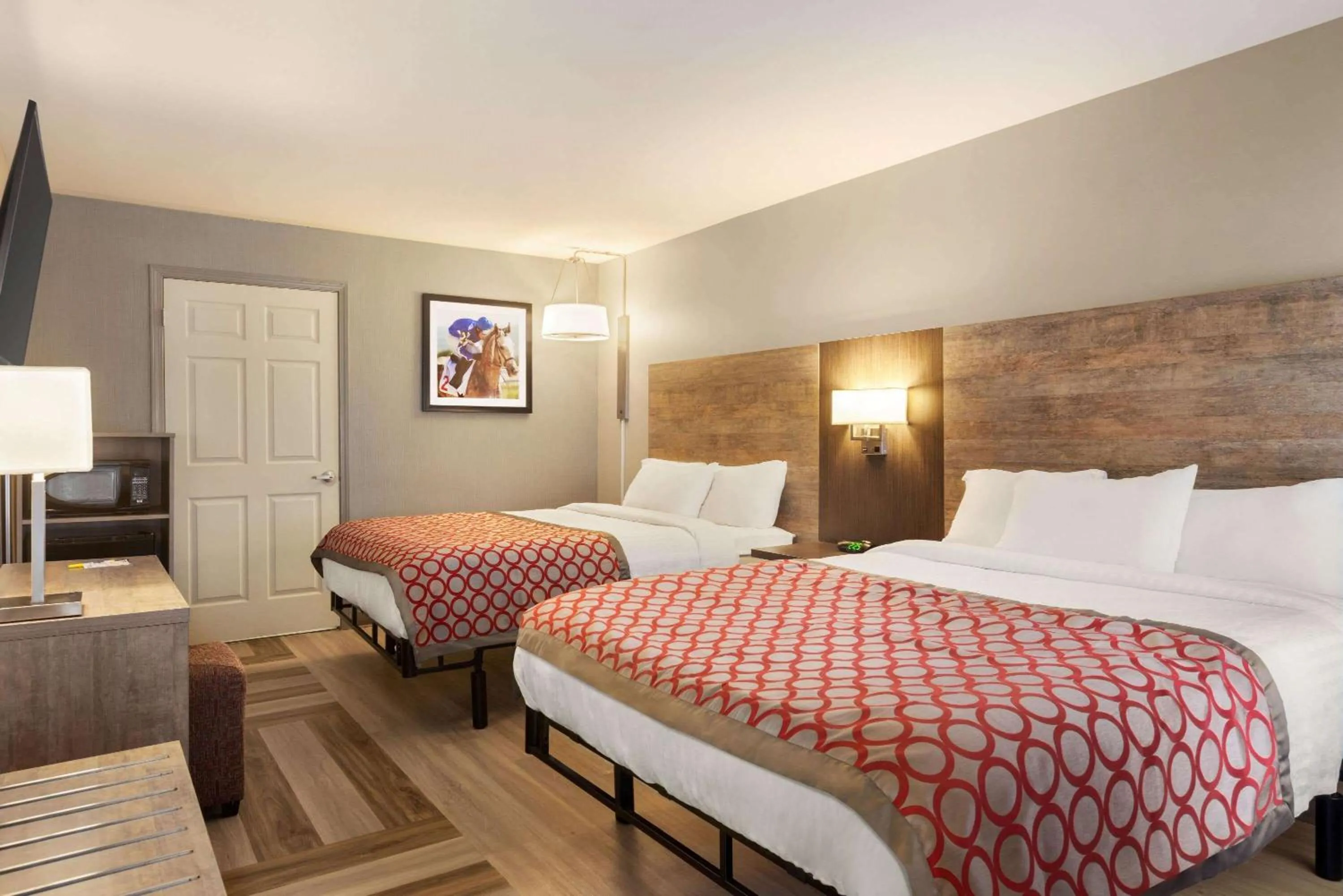 Photo of the whole room, Bed in Days Inn & Suites by Wyndham Bowling Green