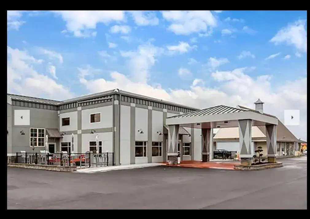 Property building in Days Inn & Suites by Wyndham Bowling Green Property building in Days Inn & Suites by Wyndham Bowling Green