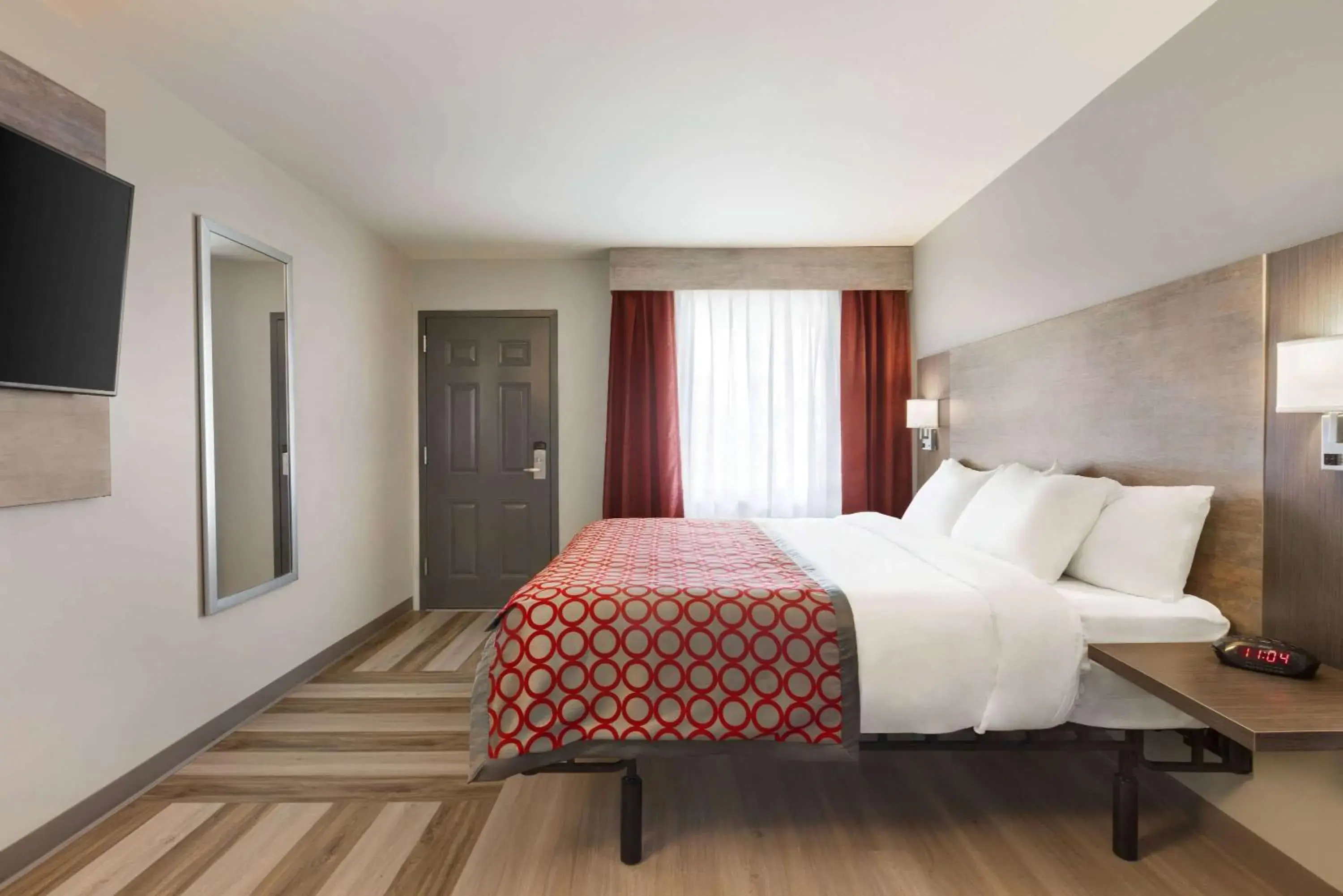 Photo of the whole room, Bed in Days Inn & Suites by Wyndham Bowling Green Photo of the whole room, Bed in Days Inn & Suites by Wyndham Bowling Green