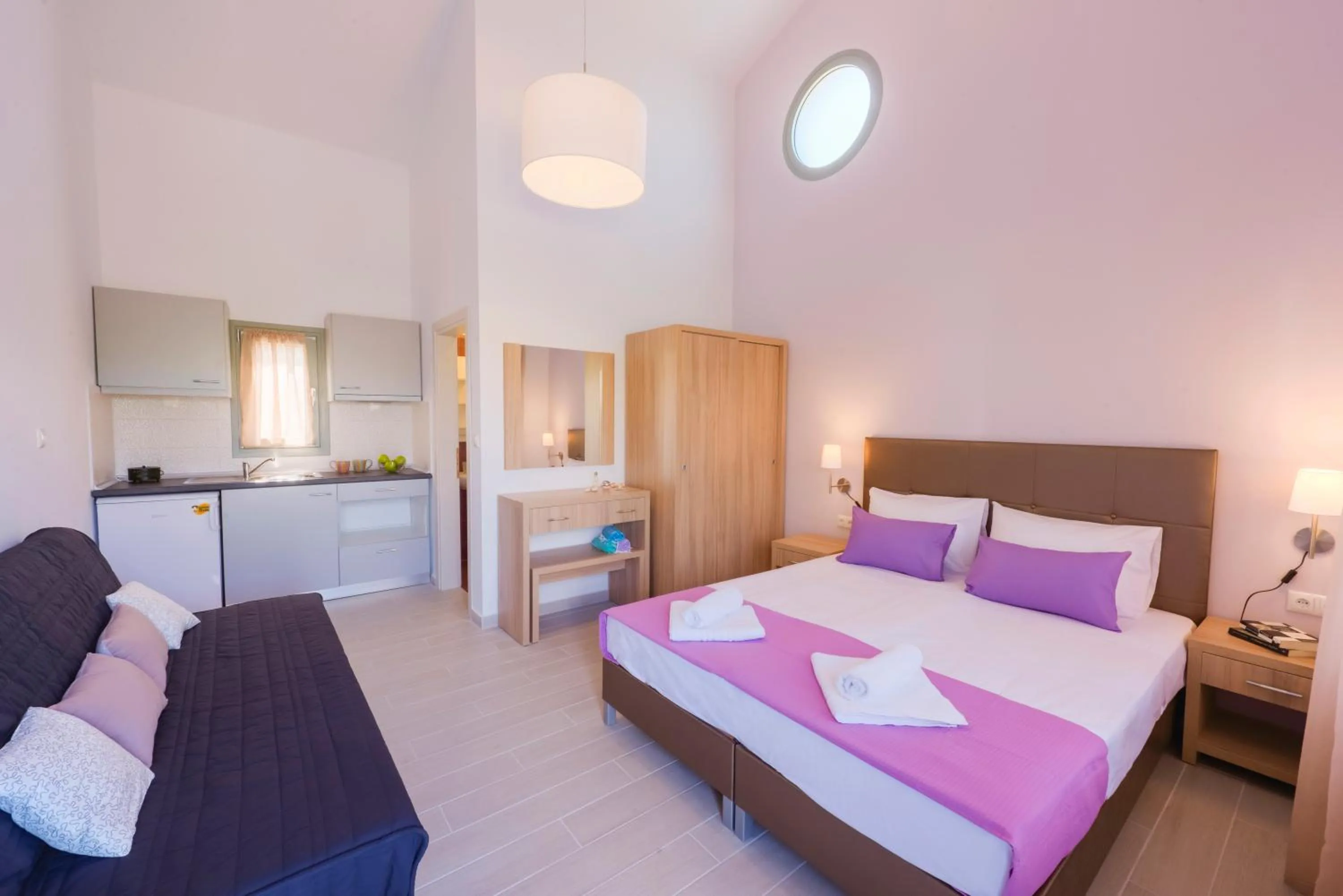 Photo of the whole room, Bed in Terra di Olive Thassos