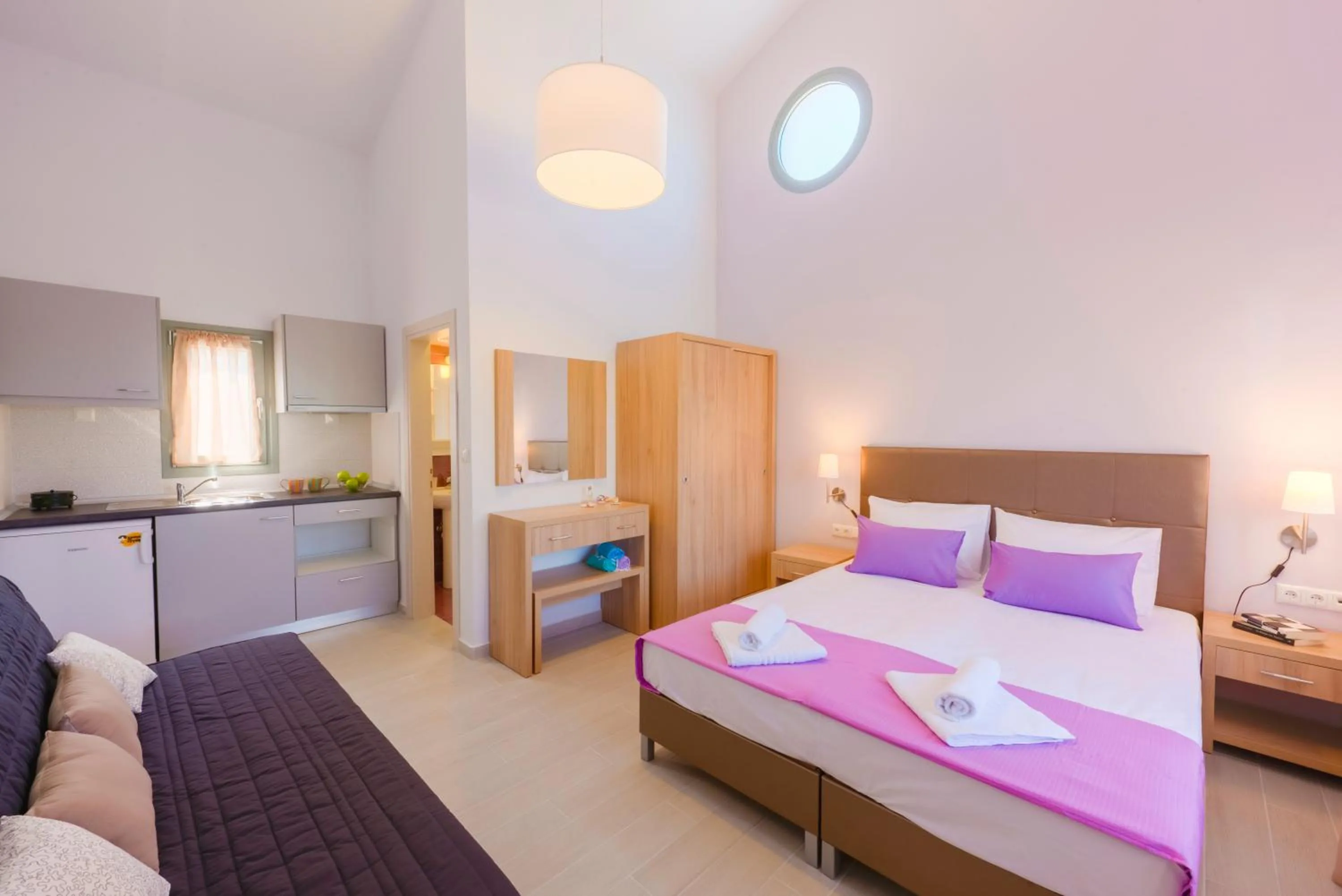 Photo of the whole room, Bed in Terra di Olive Thassos